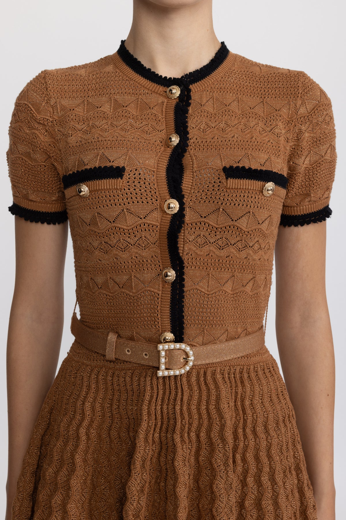 Rochie tricotată pointelle metalizată, cu cordon și finisaje contrastante - Caramel