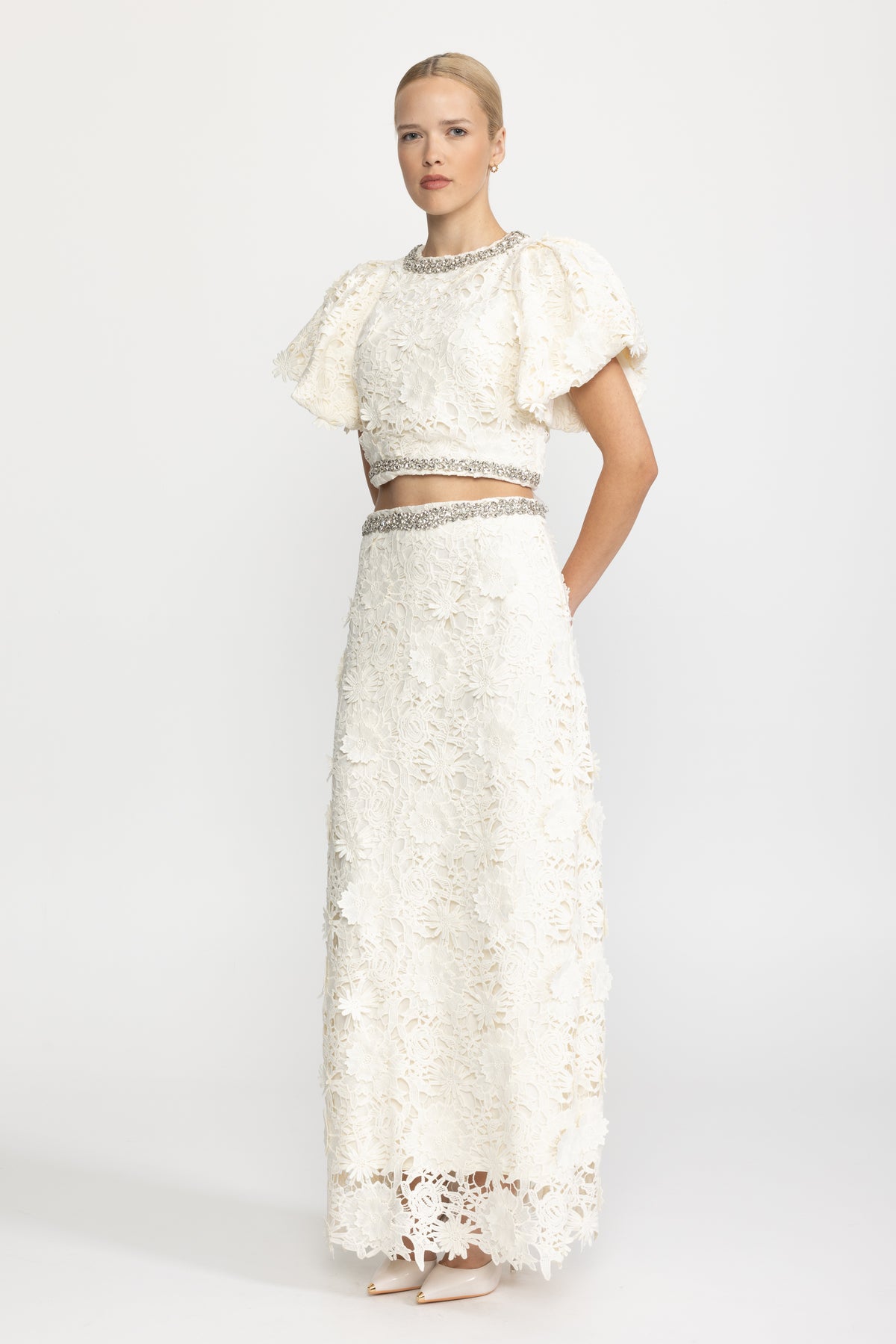 Set coordonat din top crop și fustă maxi din dantelă guipure cu bordură din cristale - Ivoire
