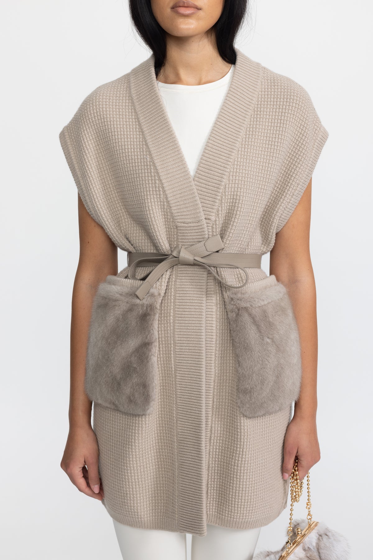 Gilet din tricot waffle cu cordon și buzunare din blană - Bej