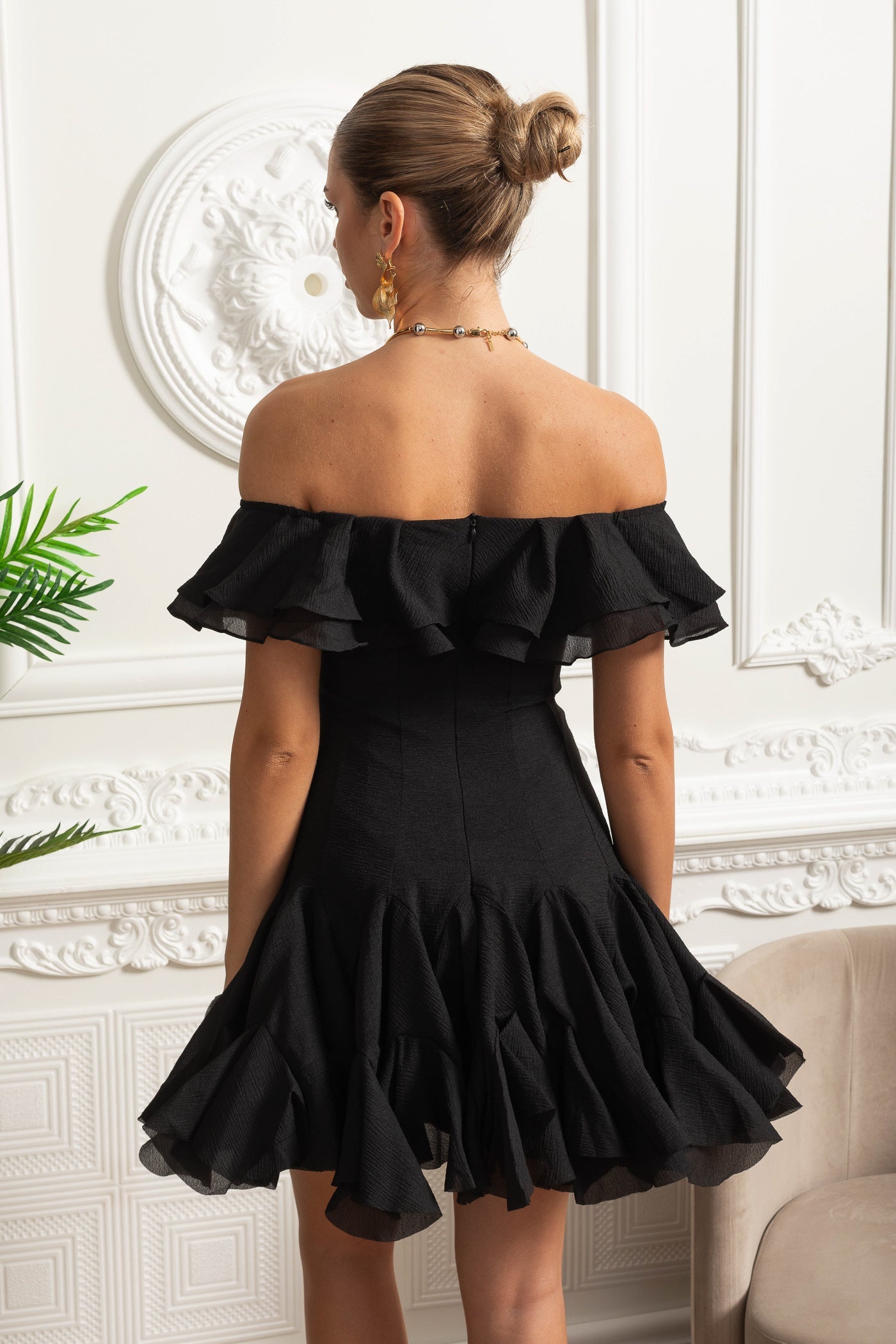 Rochie Mini Off-Shoulder cu Margine din Organza Volanată - Negru