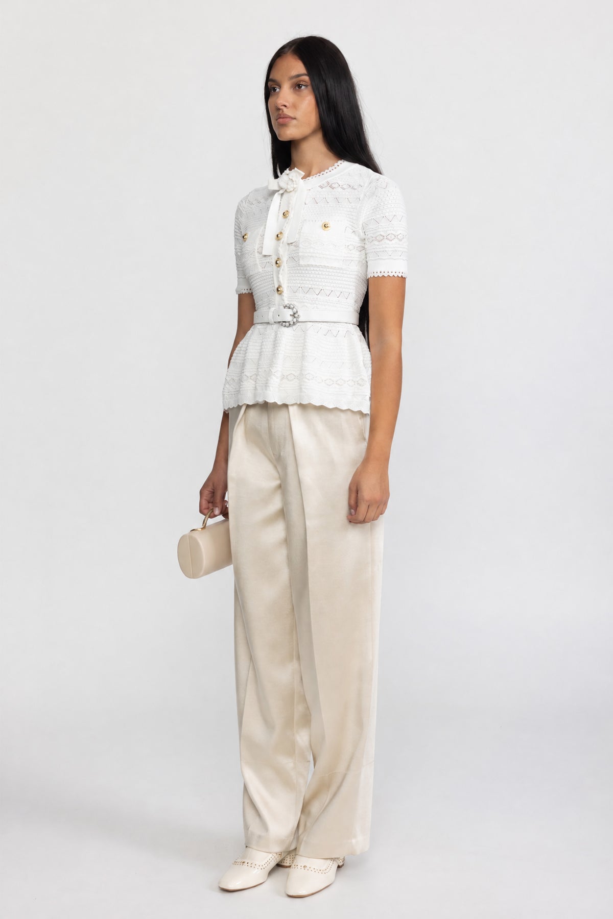 Top peplum alb din tricot pointelle cu fundă