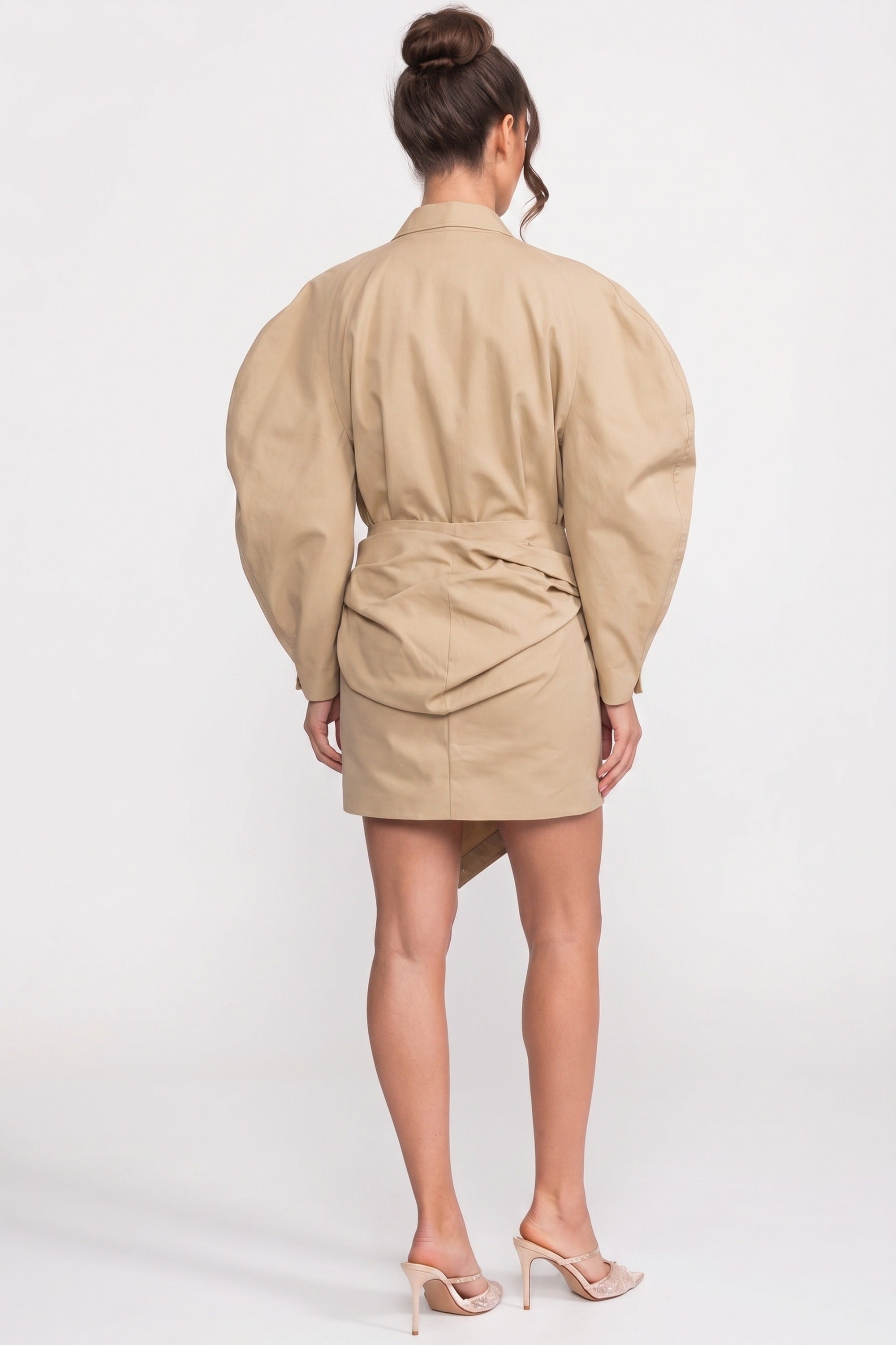 Jachetă oversized cu mâneci balon și curea, cu tiv asimetric - Khaki