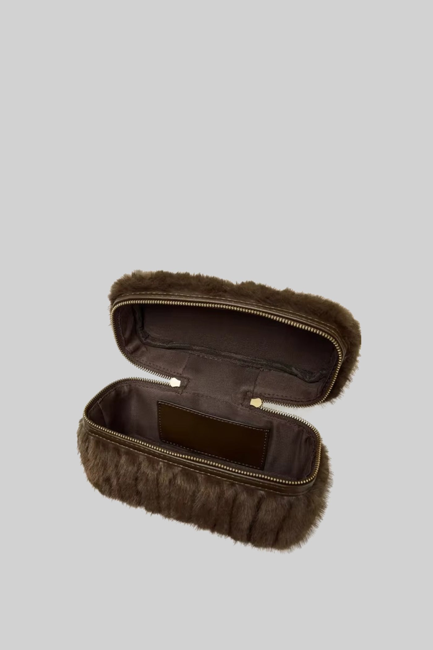 Geantă cu mâner superior din blană artificială cu lanț decorativ – Maro