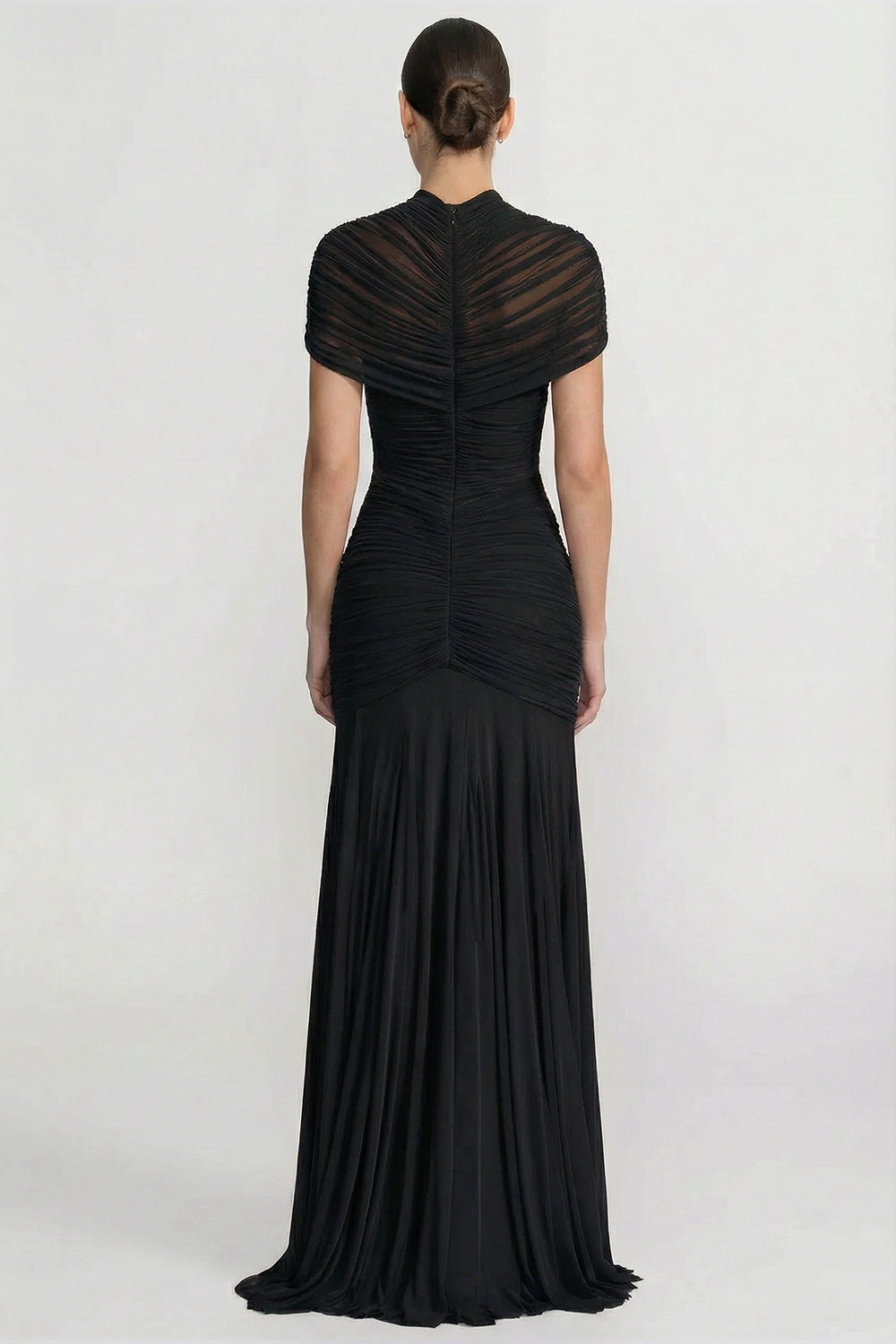 Rochie maxi neagră cu umerii goi și detaliu drapat, cu decupaj în talie