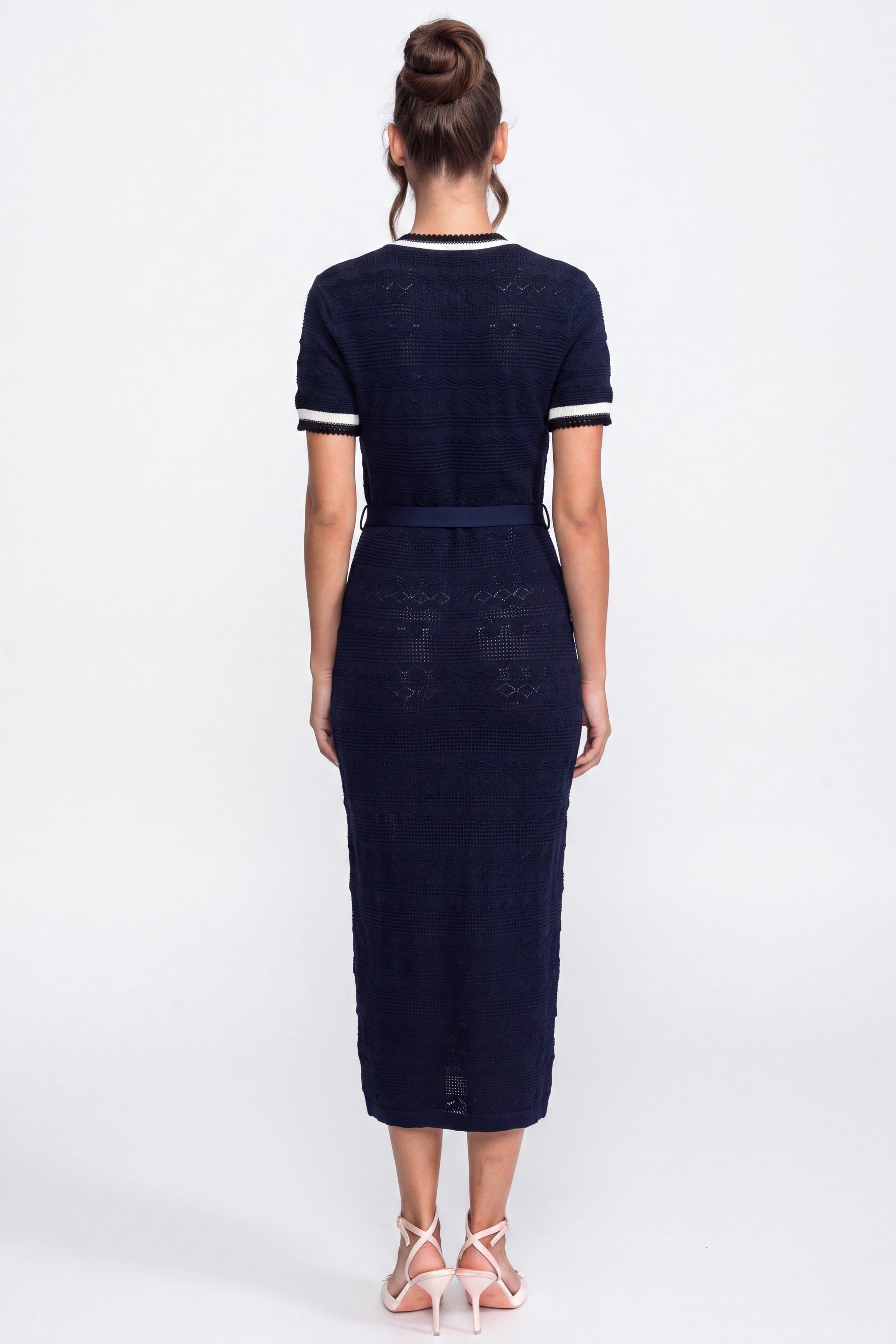 Rochie midi tricotată cu paspoal alb și curea cu cataramă aurie - Navy