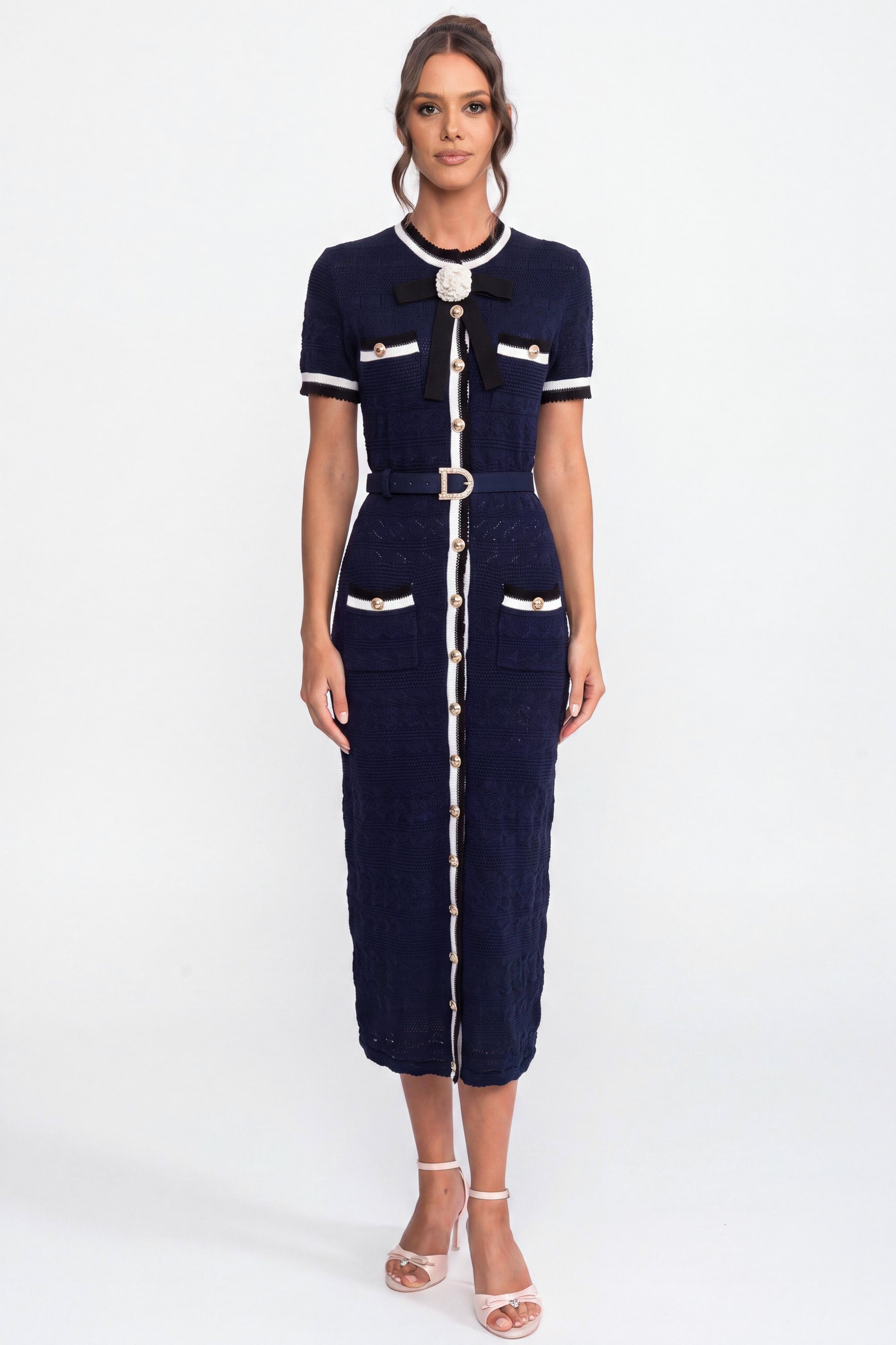 Rochie midi tricotată cu paspoal alb și curea cu cataramă aurie - Navy