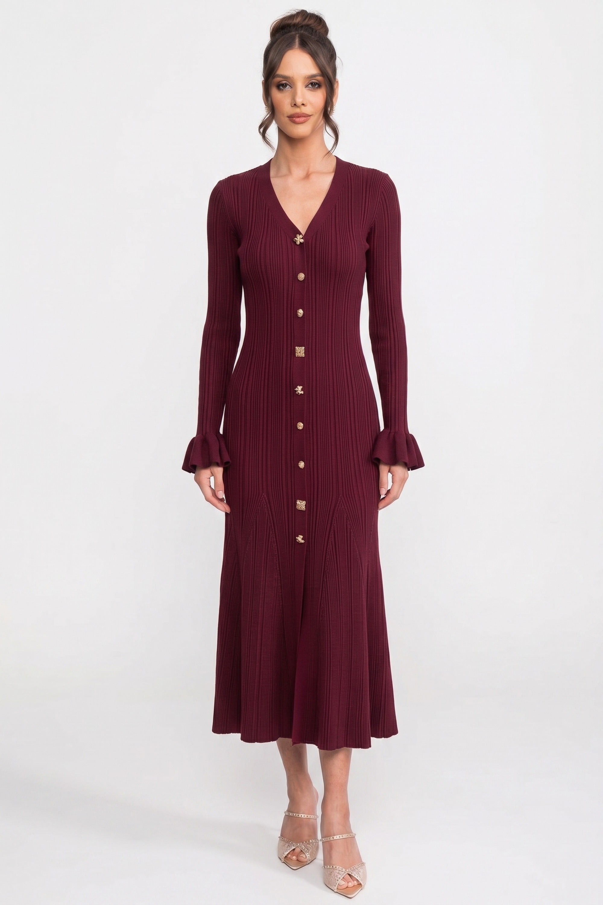 Rochie maxi tricotată rib cu decolteu în V și nasturi în față, cu manșete cu volane - Burgundy
