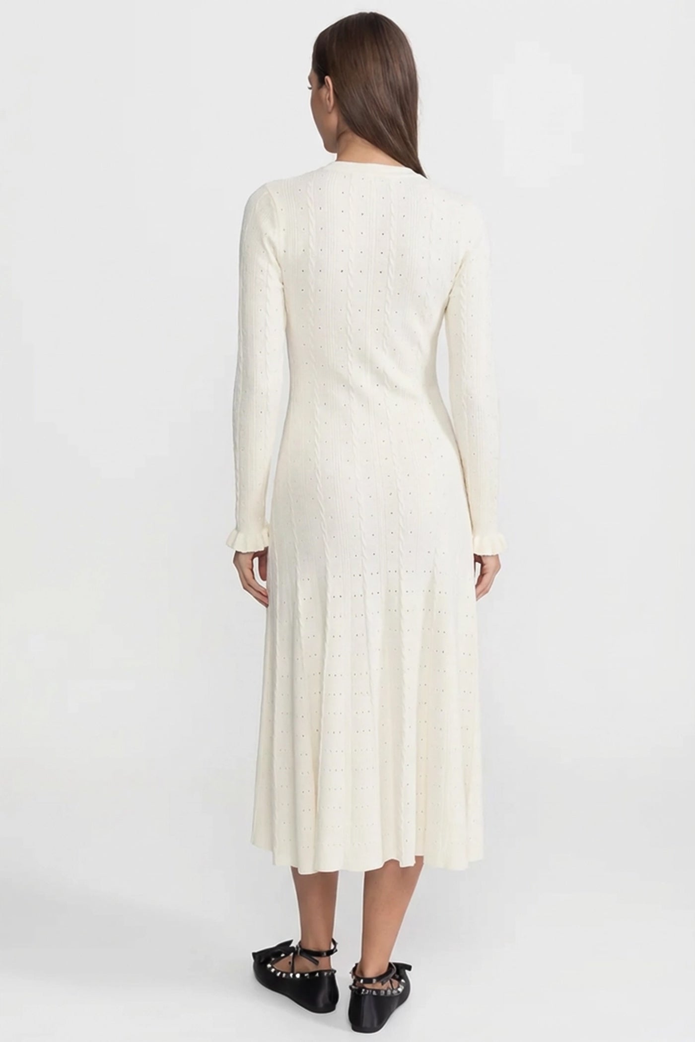 Rochie midi tricotată cu nasturi în față și detalii pointelle – Ivoire