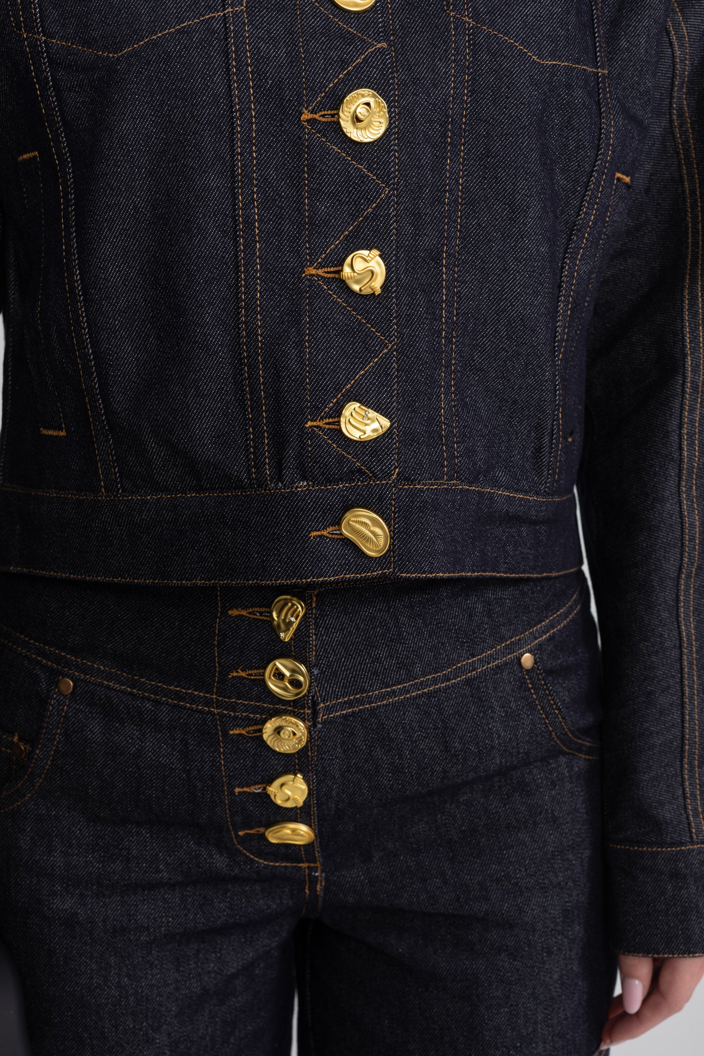 Set Co-ord din Denim cu Nasturi Aurii – Indigo