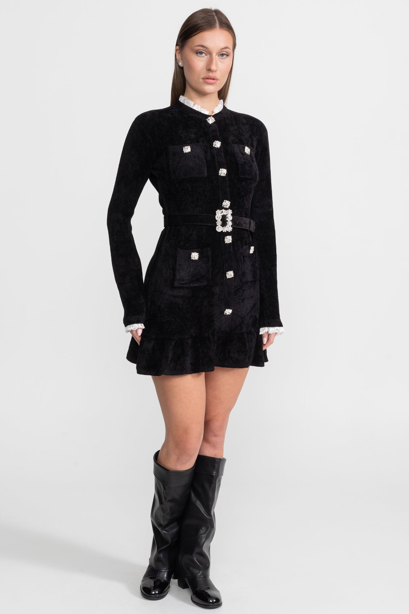 Rochie Mini Tricotată cu Nasturi din Cristal și Curea Asortată – Negru