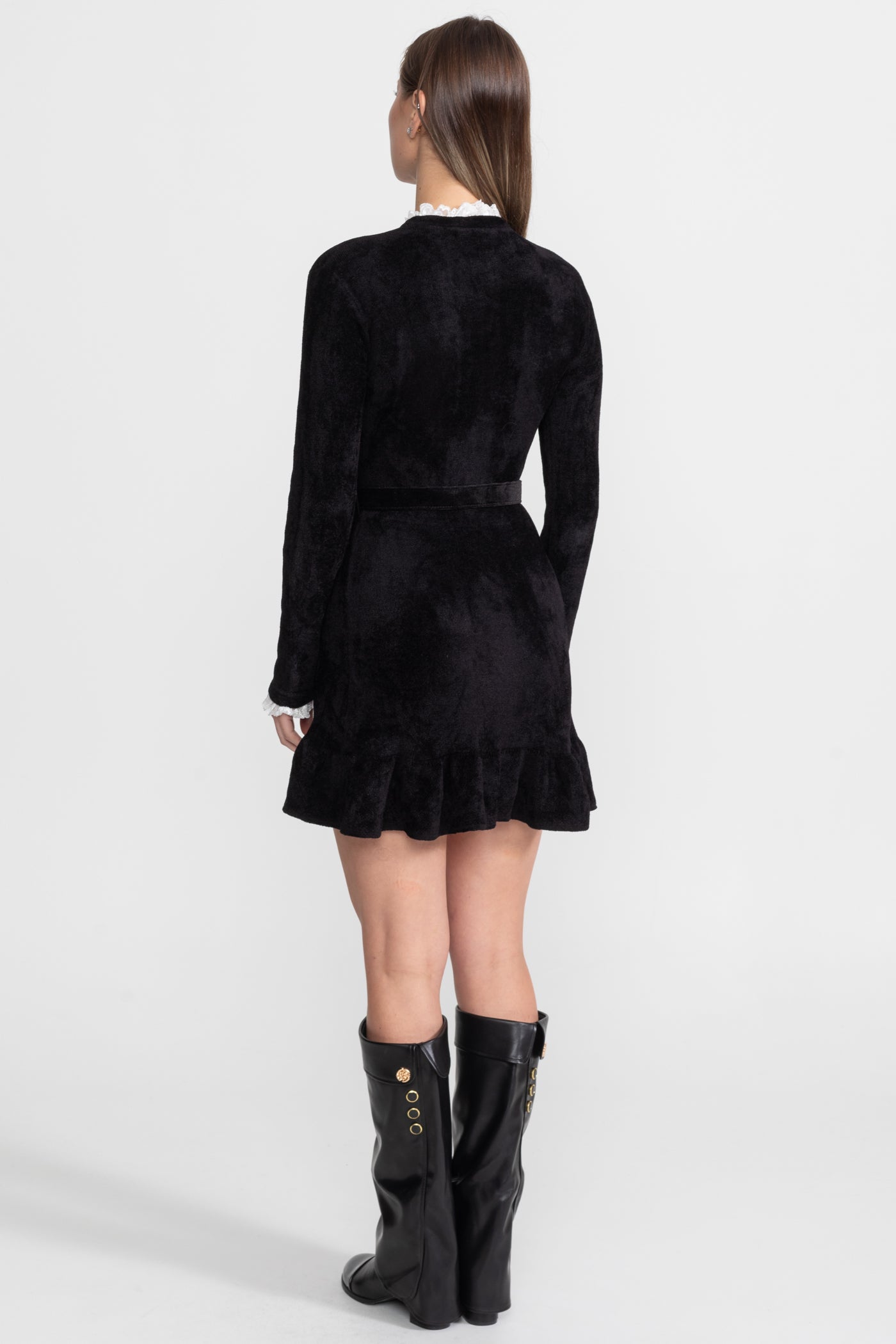 Rochie Mini Tricotată cu Nasturi din Cristal și Curea Asortată – Negru