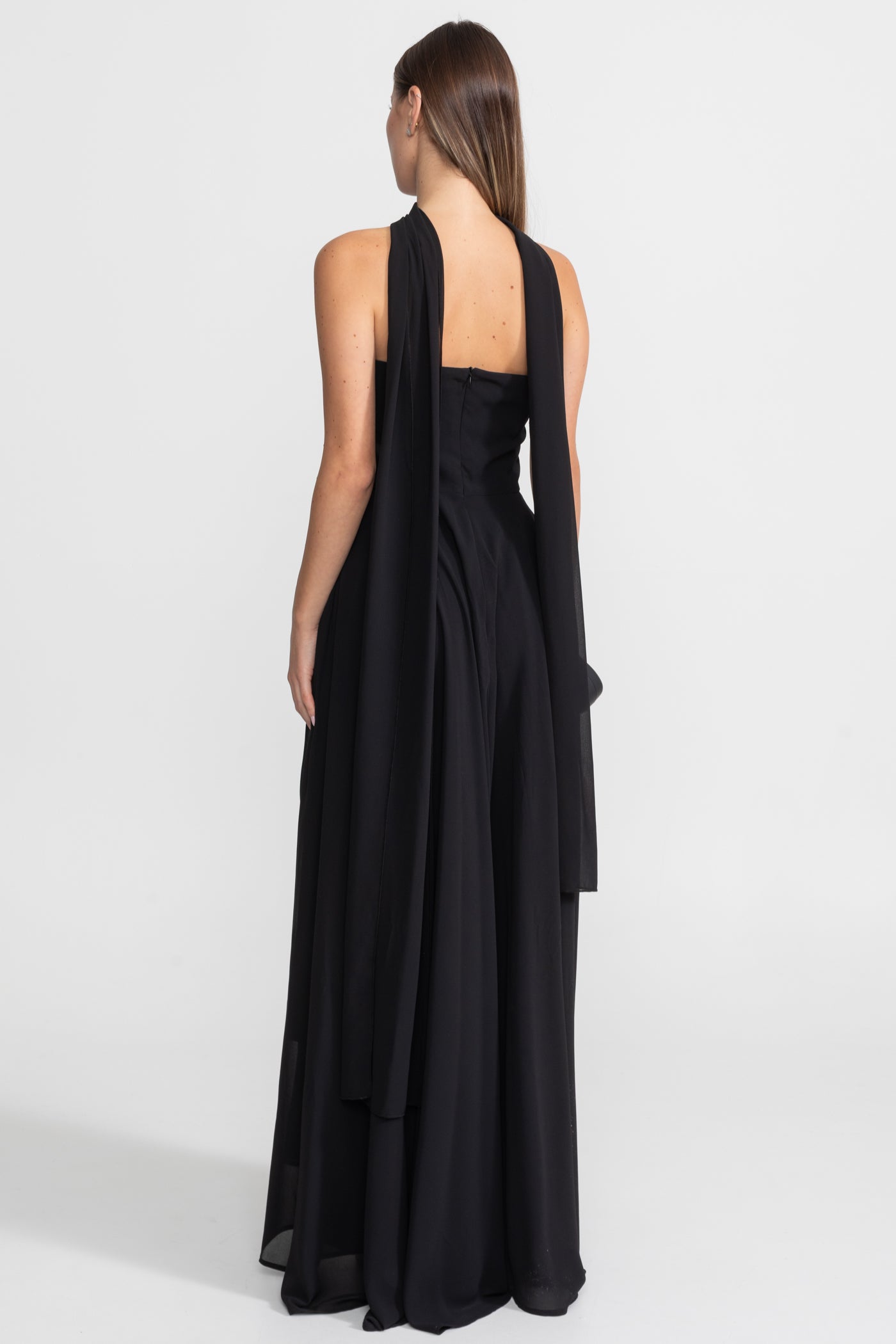 Rochie Drapată Fără Bretele cu Aplicatii Florale Aurii – Negru