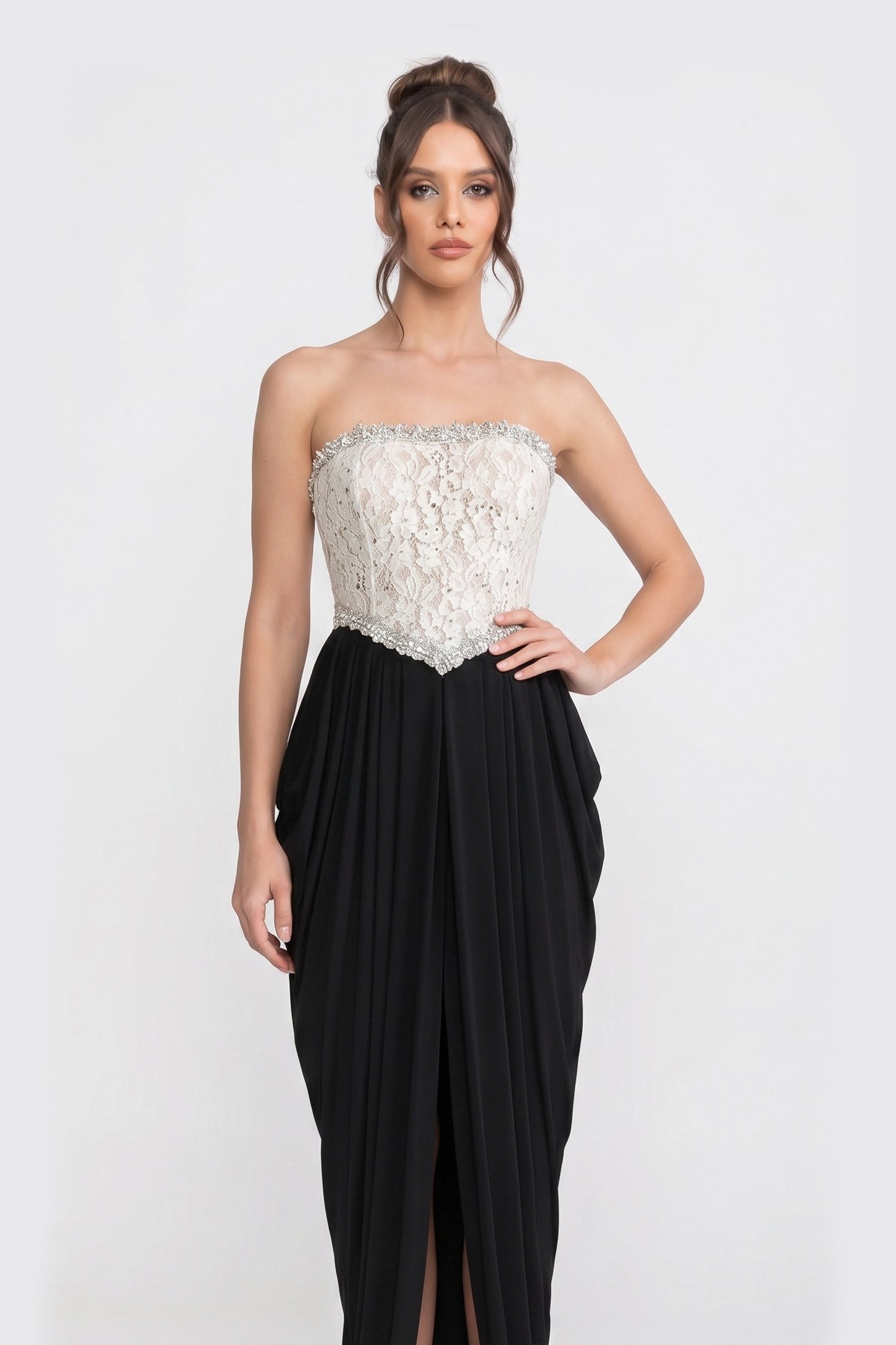 Rochie fără bretele cu corset 3D floral și fustă neagră drapată - Alb+Negru