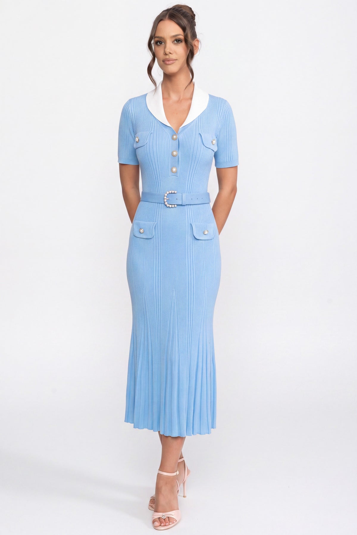 Rochie midi tricotată cu textură ribbed, cu guler alb și centură cu perle - Light Blue