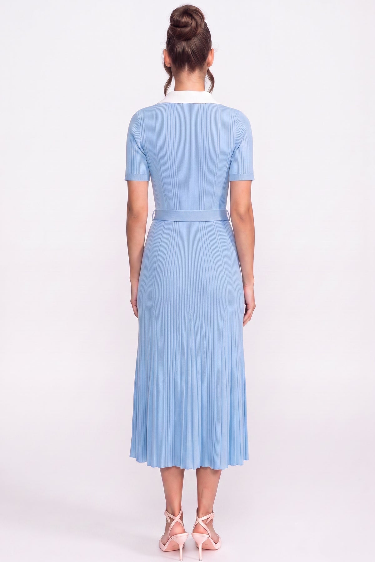 Rochie midi tricotată cu textură ribbed, cu guler alb și centură cu perle - Light Blue
