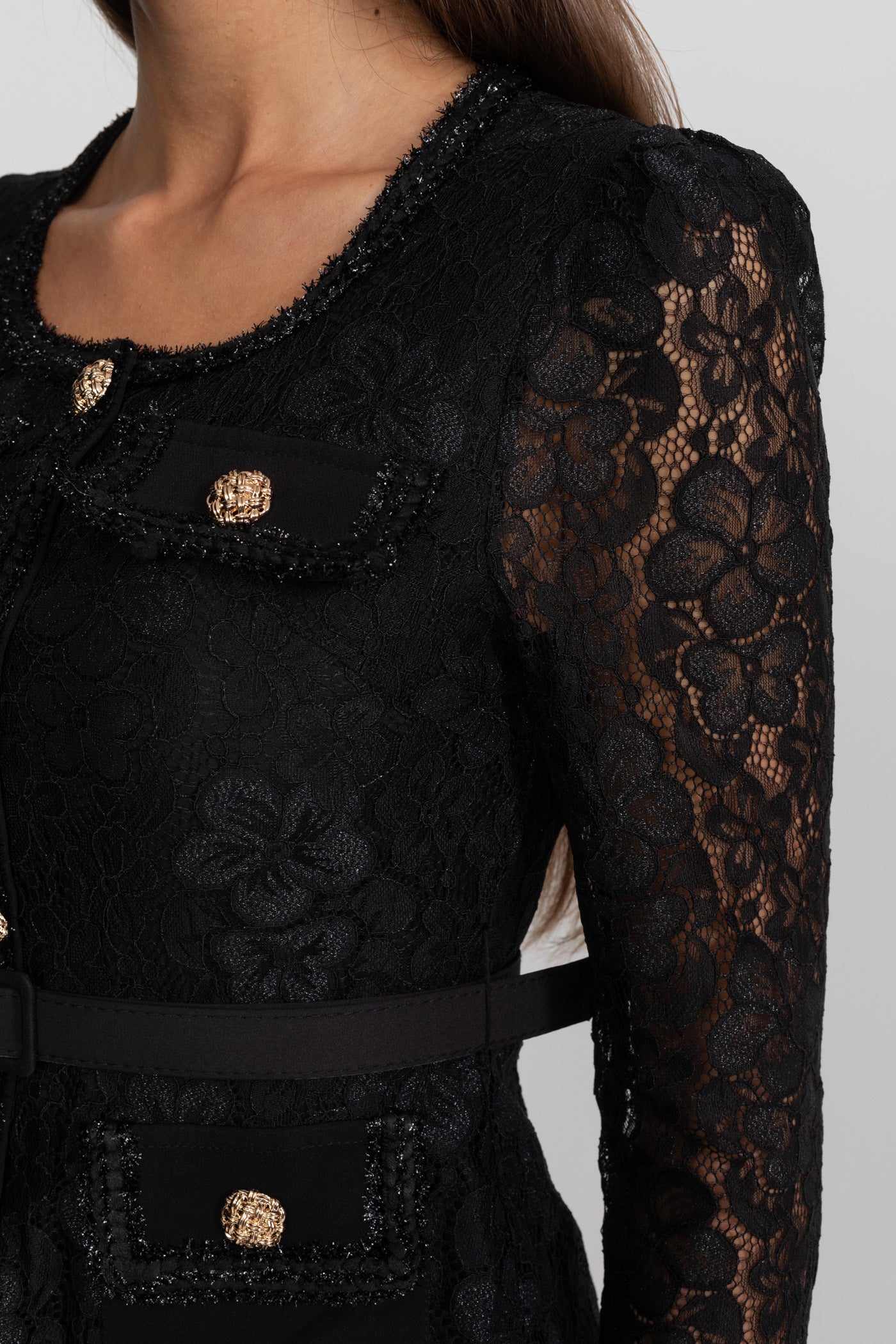 Rochie midi din dantelă și plisată cu detalii de nasturi aurii - Negru