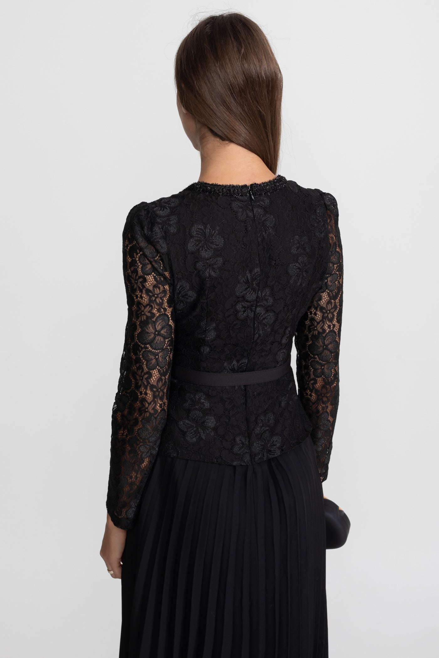 Rochie midi din dantelă și plisată cu detalii de nasturi aurii - Negru