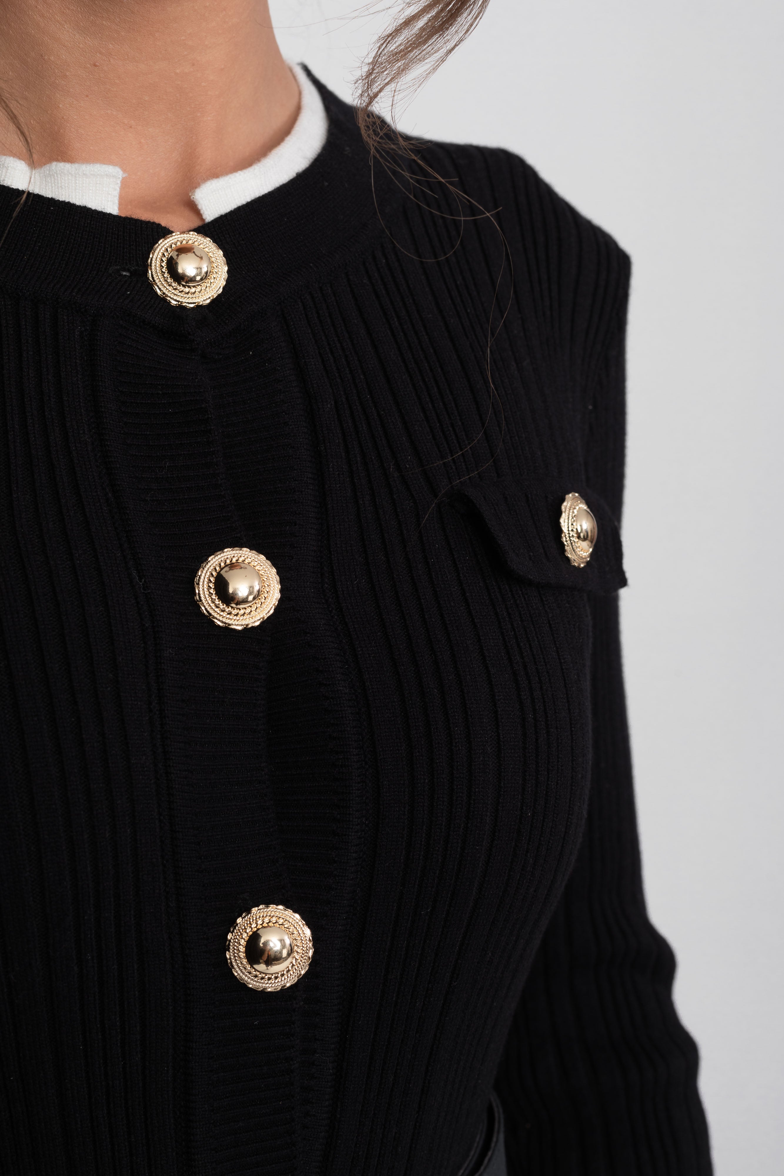 Rochie midi tricotată cu model ribbed, cu manșete și guler albe - Negru