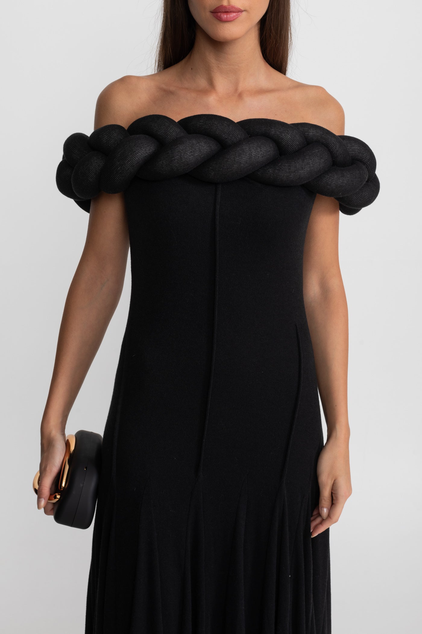 Rochie Maxi cu decolteu împletit pe umeri – Neagră