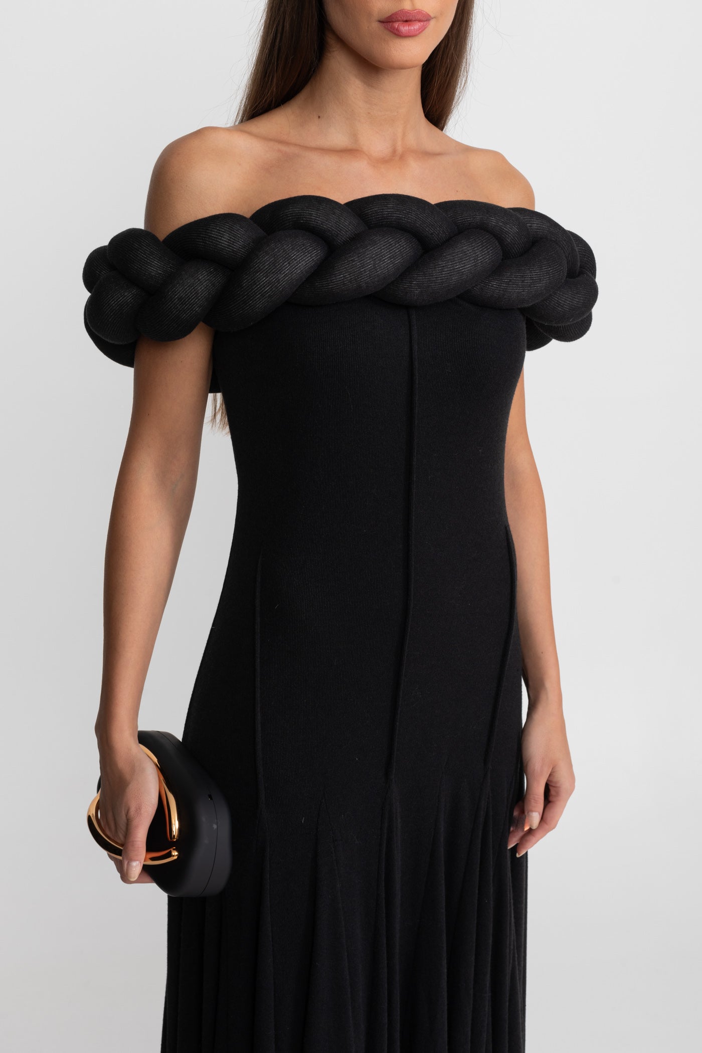 Rochie Maxi cu decolteu împletit pe umeri – Neagră