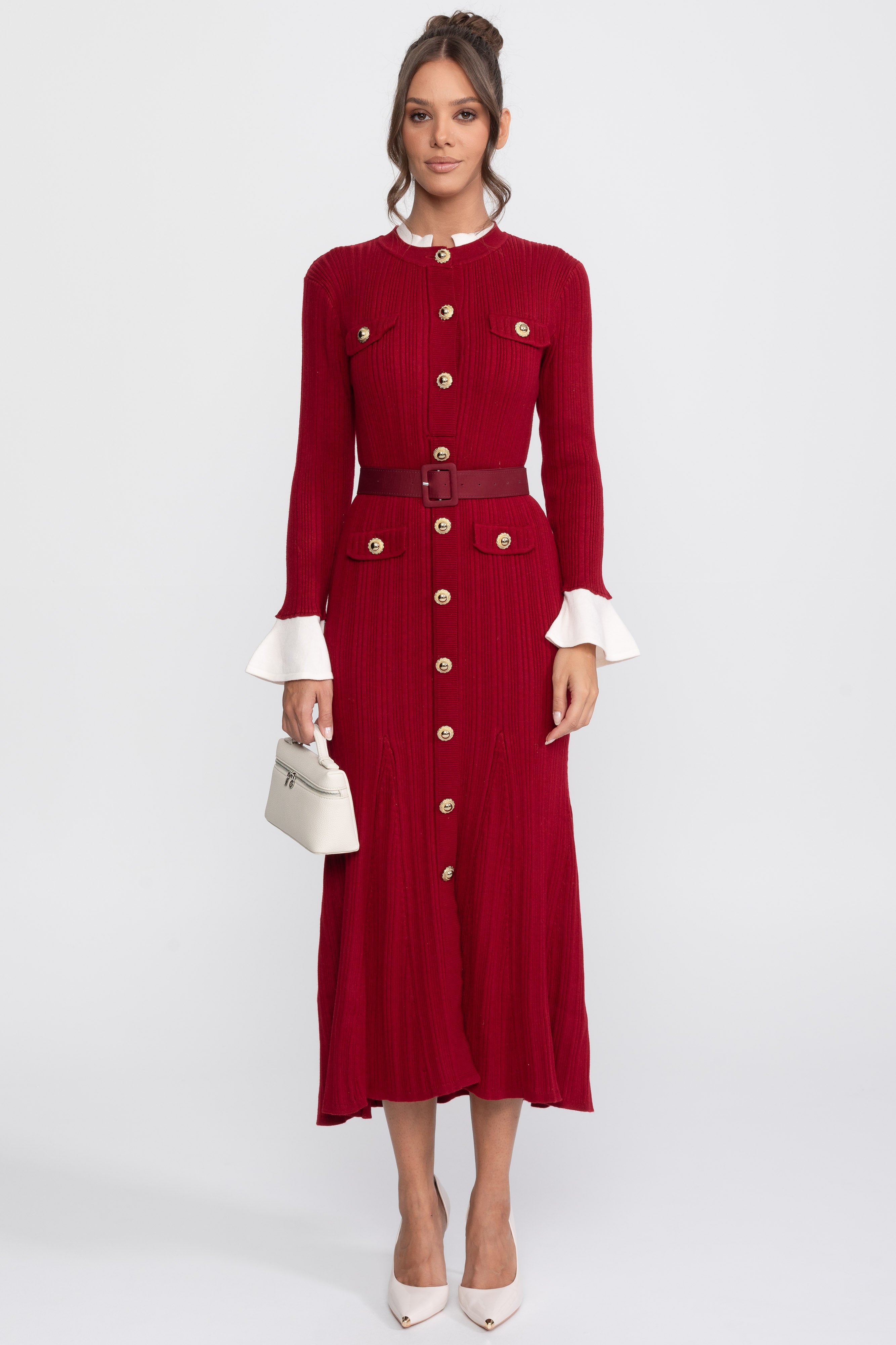 Rochie midi tricotată cu textură ribbed, cu curea, manșete și guler albe - Burgundy