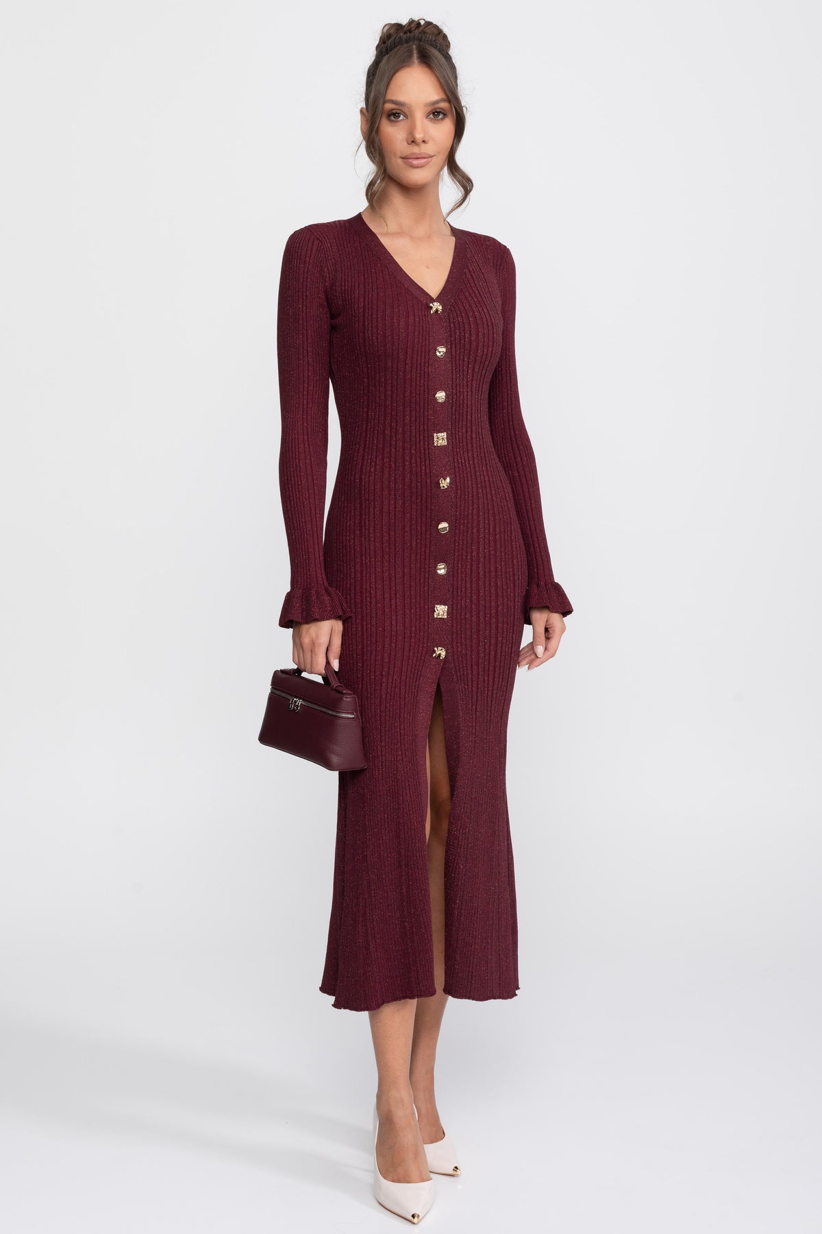 Rochie maxi tricotată rib cu decolteu în V și nasturi în față, cu manșete cu volane - Burgundy