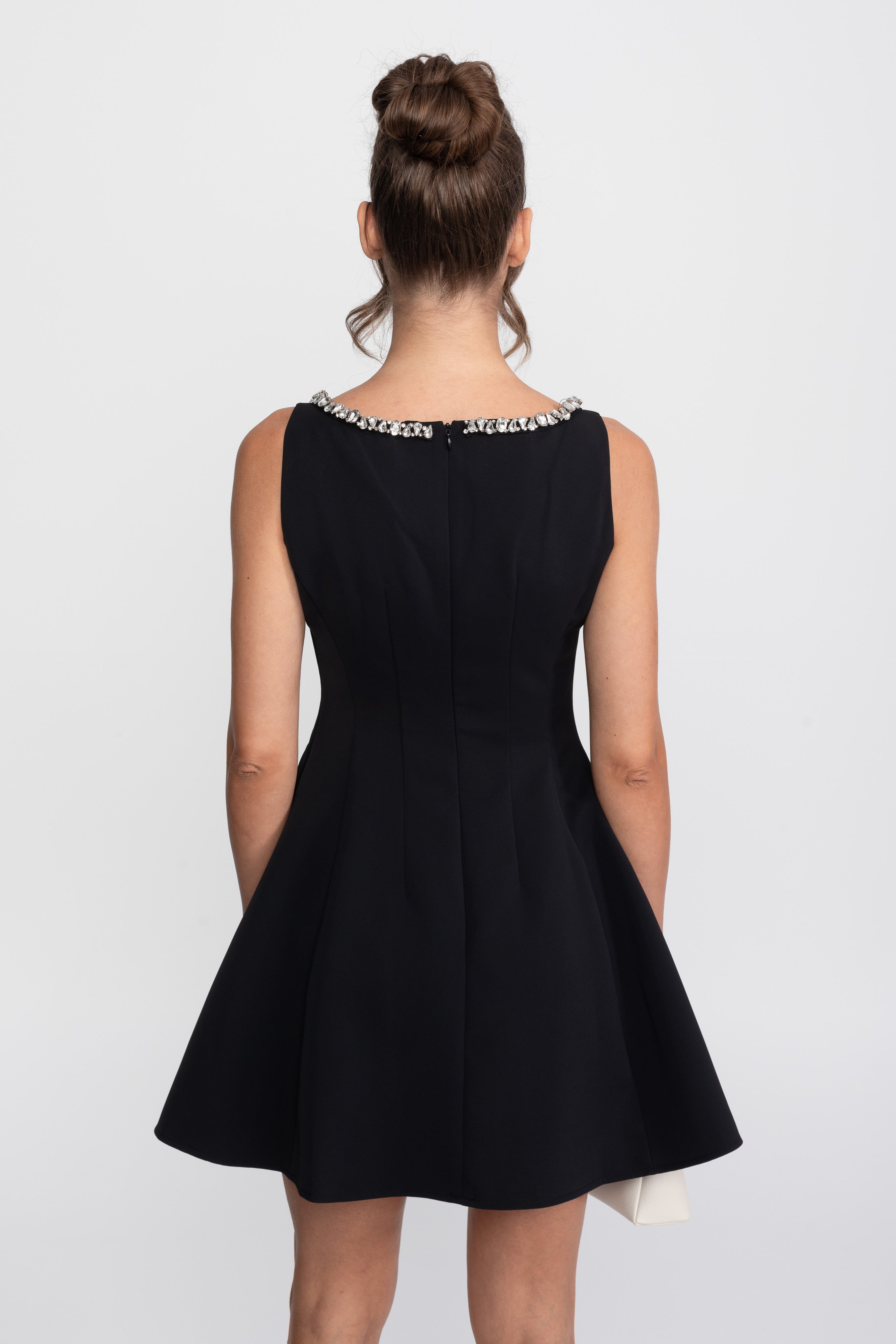 Rochie mini fit-and-flare cu garnitură de cristale și funde la piept - Negru