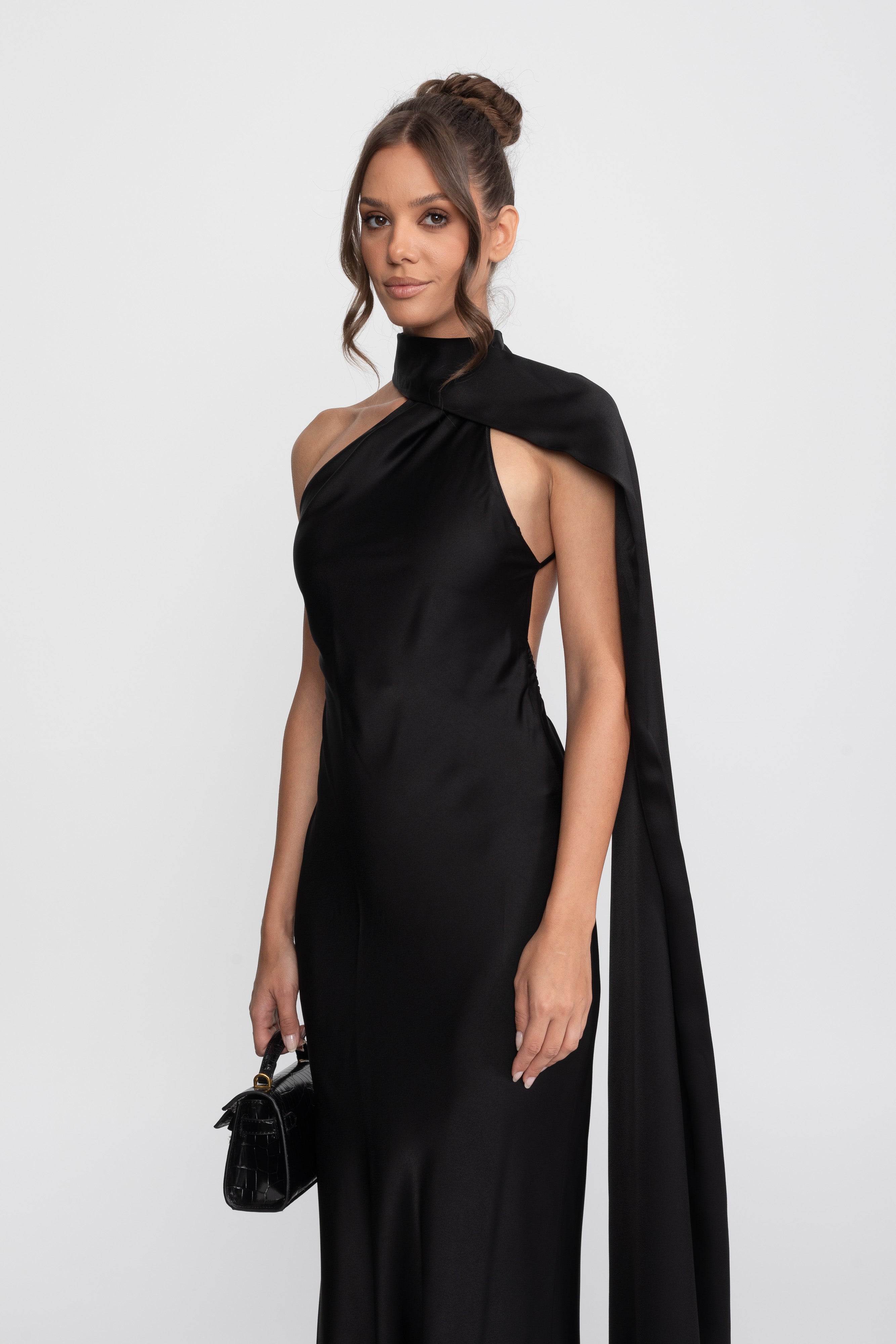 Rochie slip din satin cu halter răsucit și decolteu asimetric - Negru