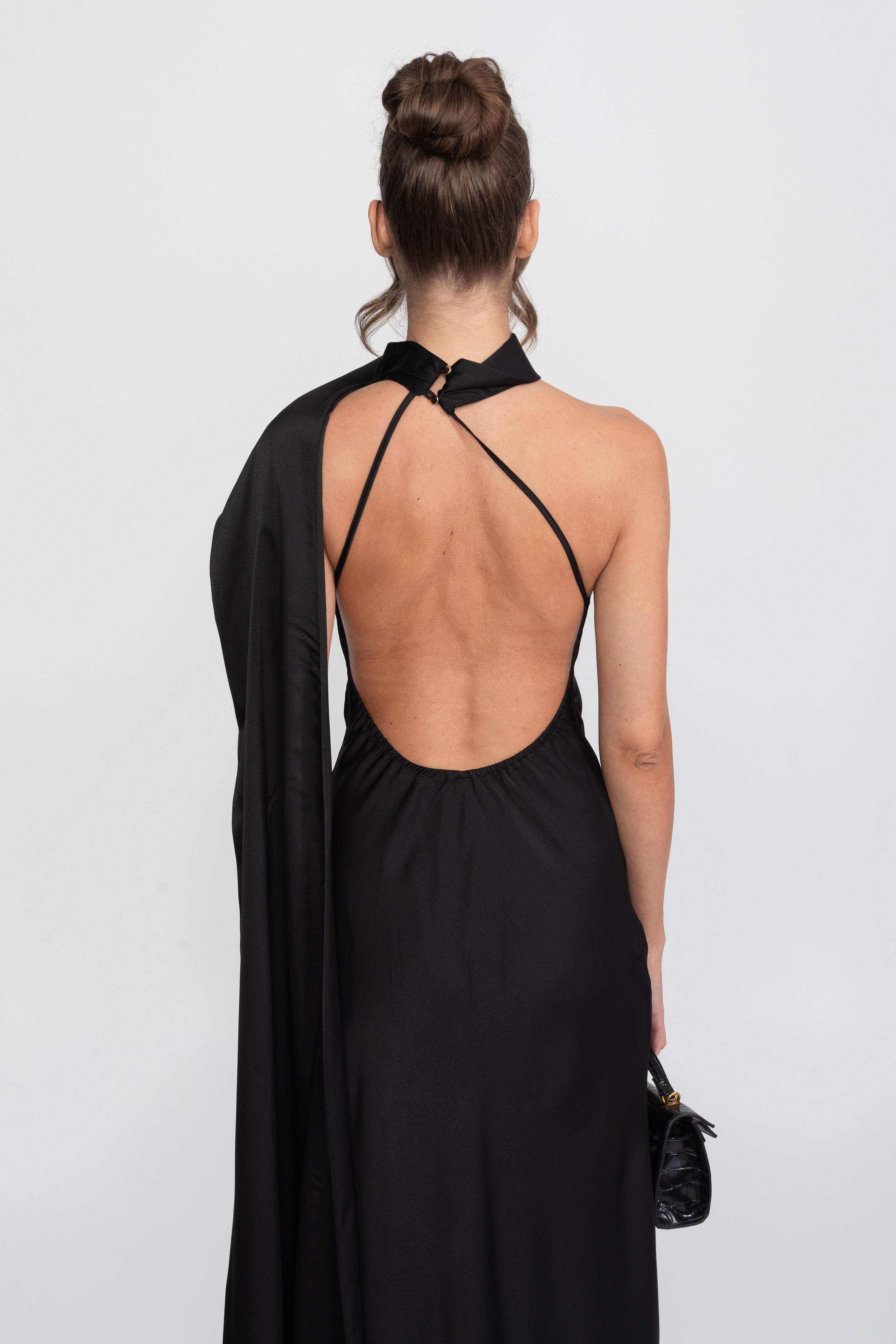 Rochie slip din satin cu halter răsucit și decolteu asimetric - Negru