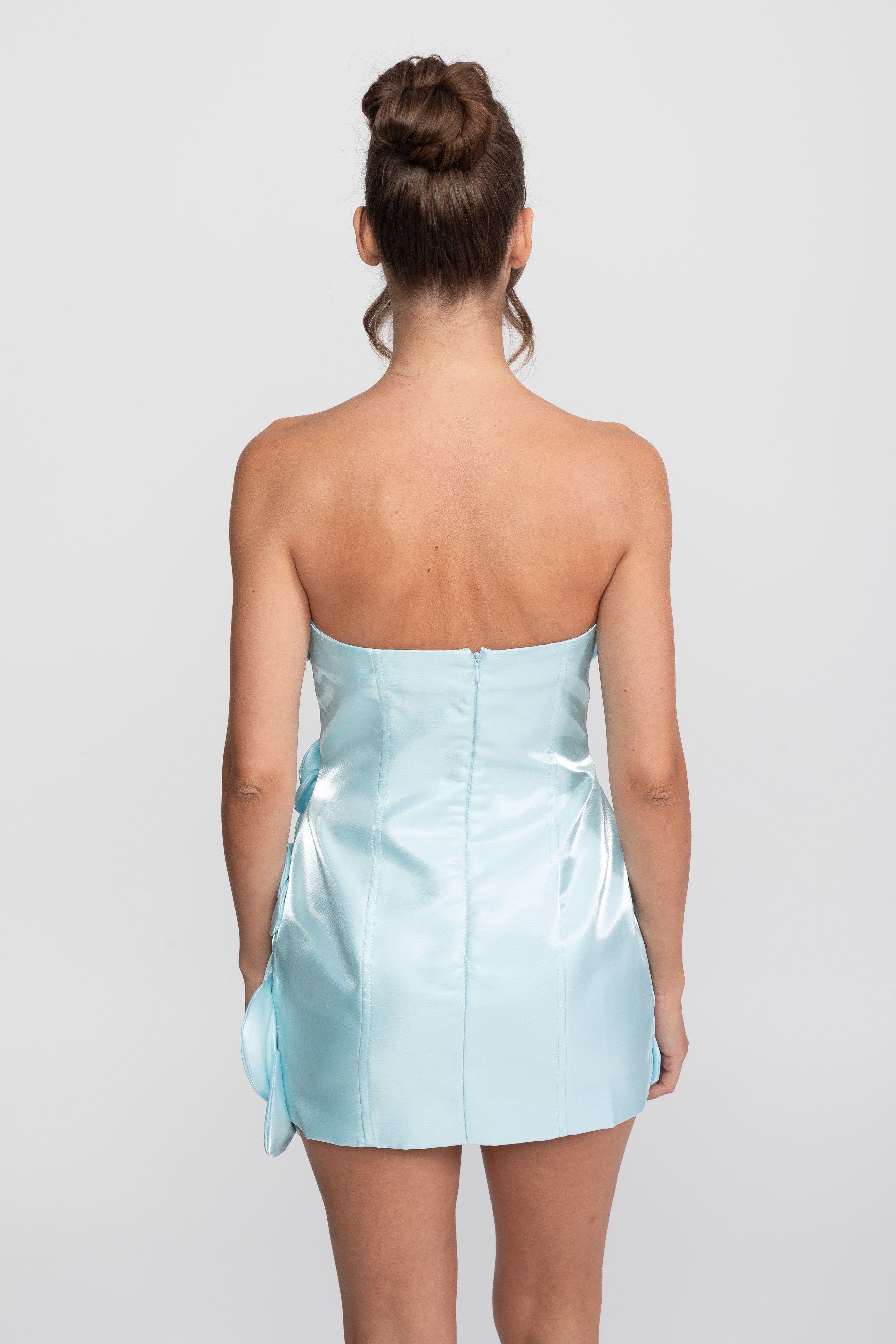 Rochie mini corset din satin, fără bretele, cu aplicații florale 3D - light blue