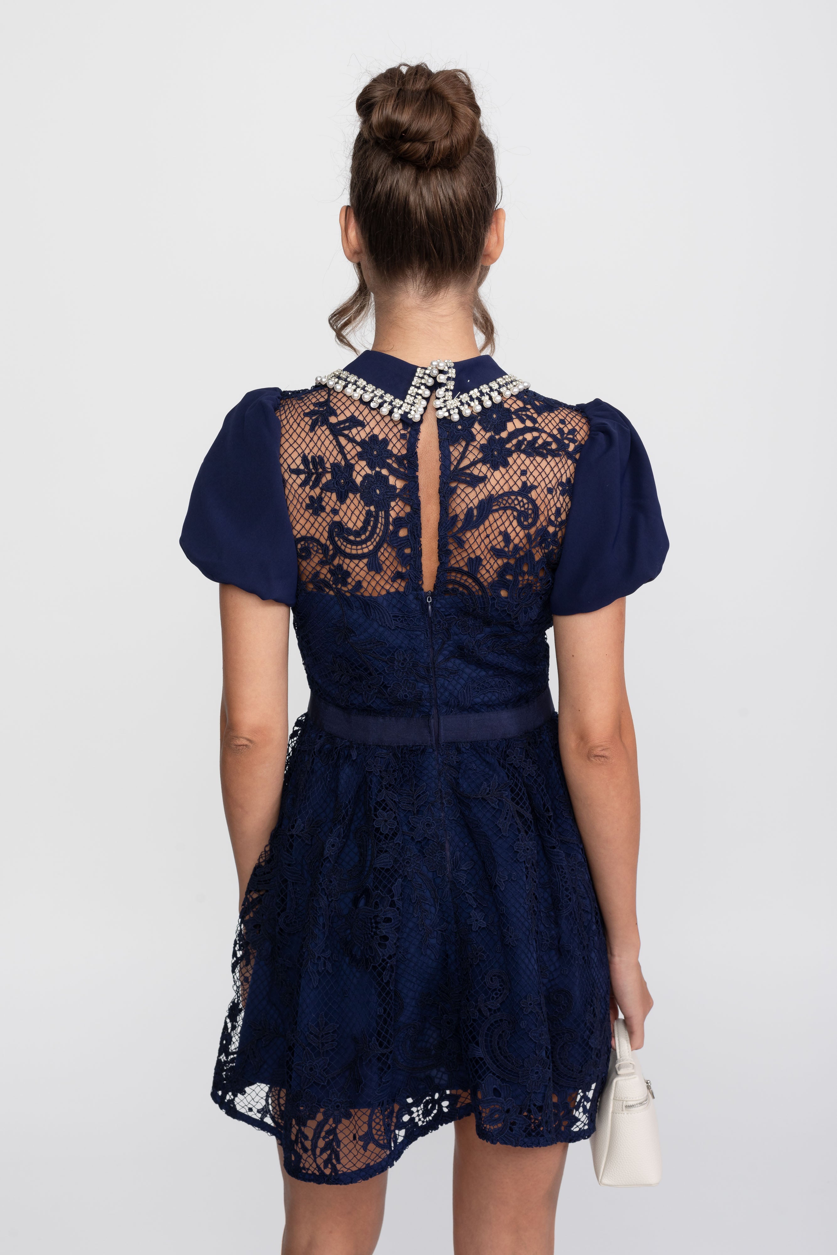 Rochie mini din dantelă cu mâneci bufante și guler cu perle - Navy