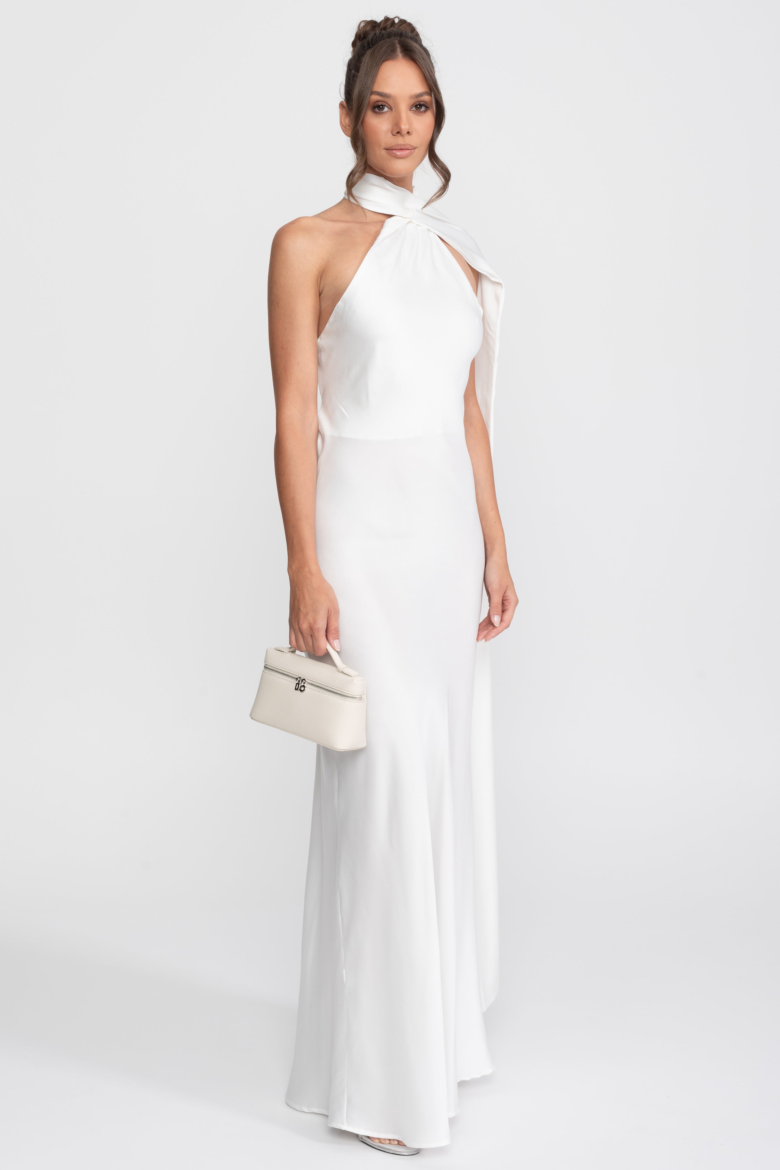 Rochie slip din satin cu halter răsucit și decolteu asimetric - Alb