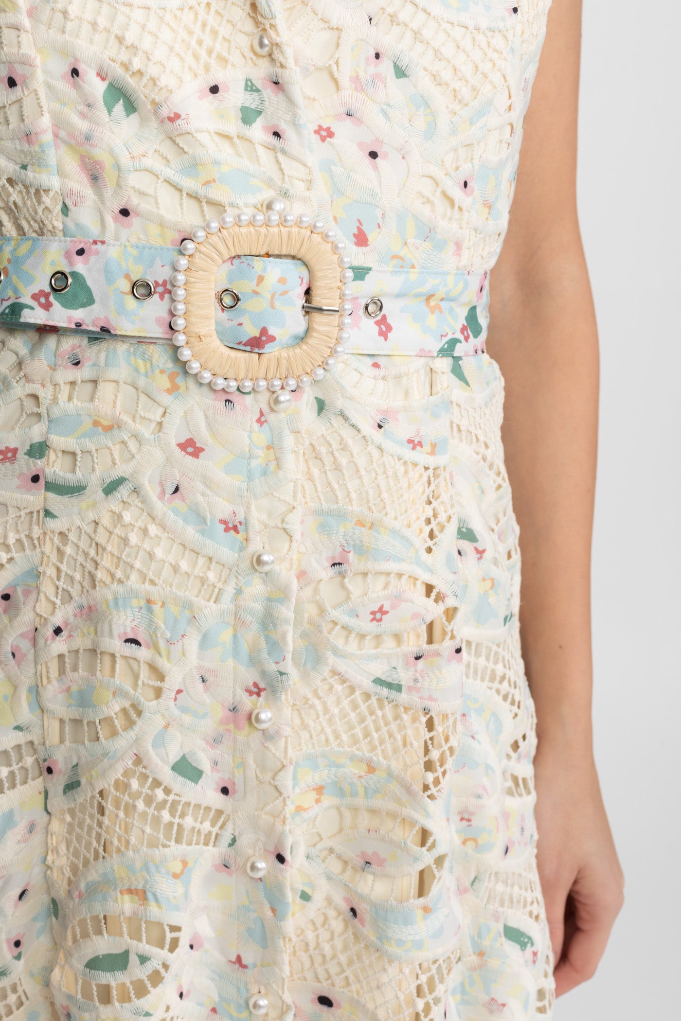 Rochie midi halter din dantelă cu talie accesorizată cu curea – Ivoire