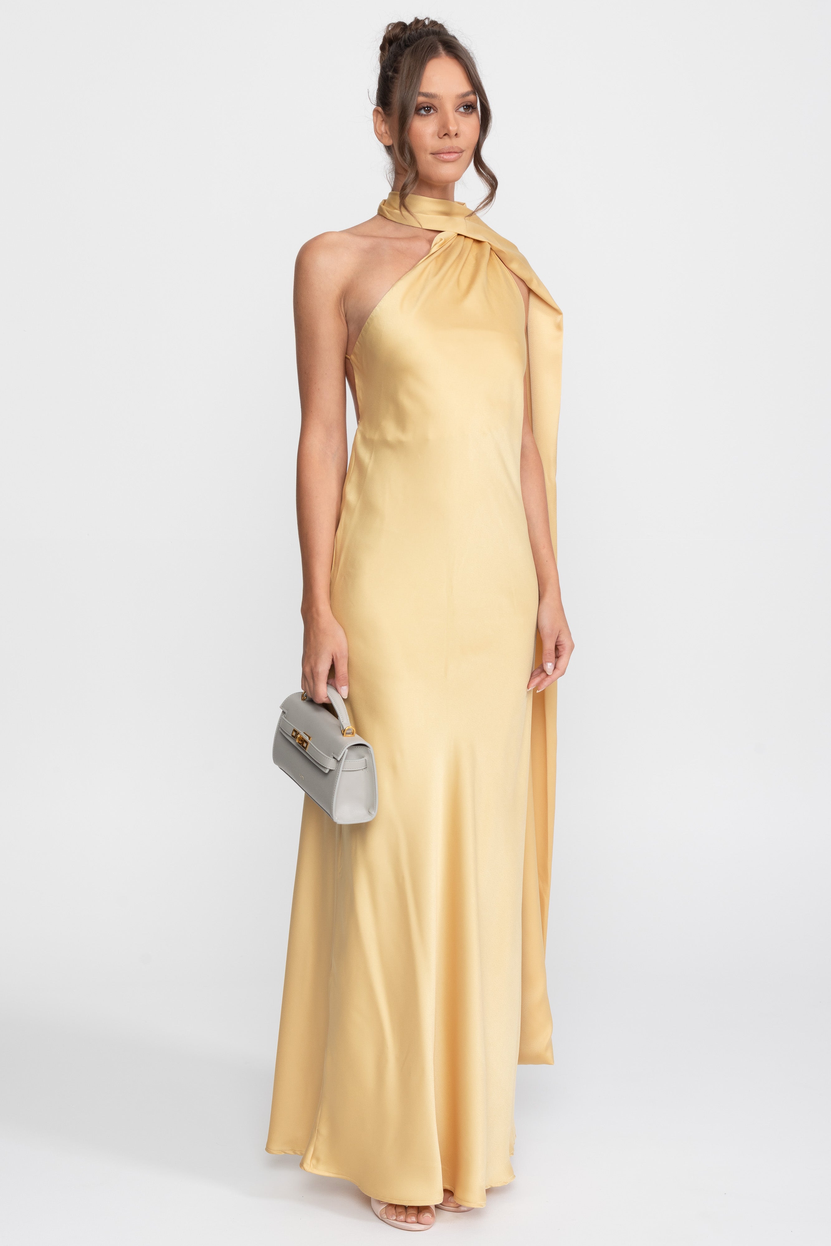 Rochie slip din satin cu halter răsucit și decolteu asimetric - Galben