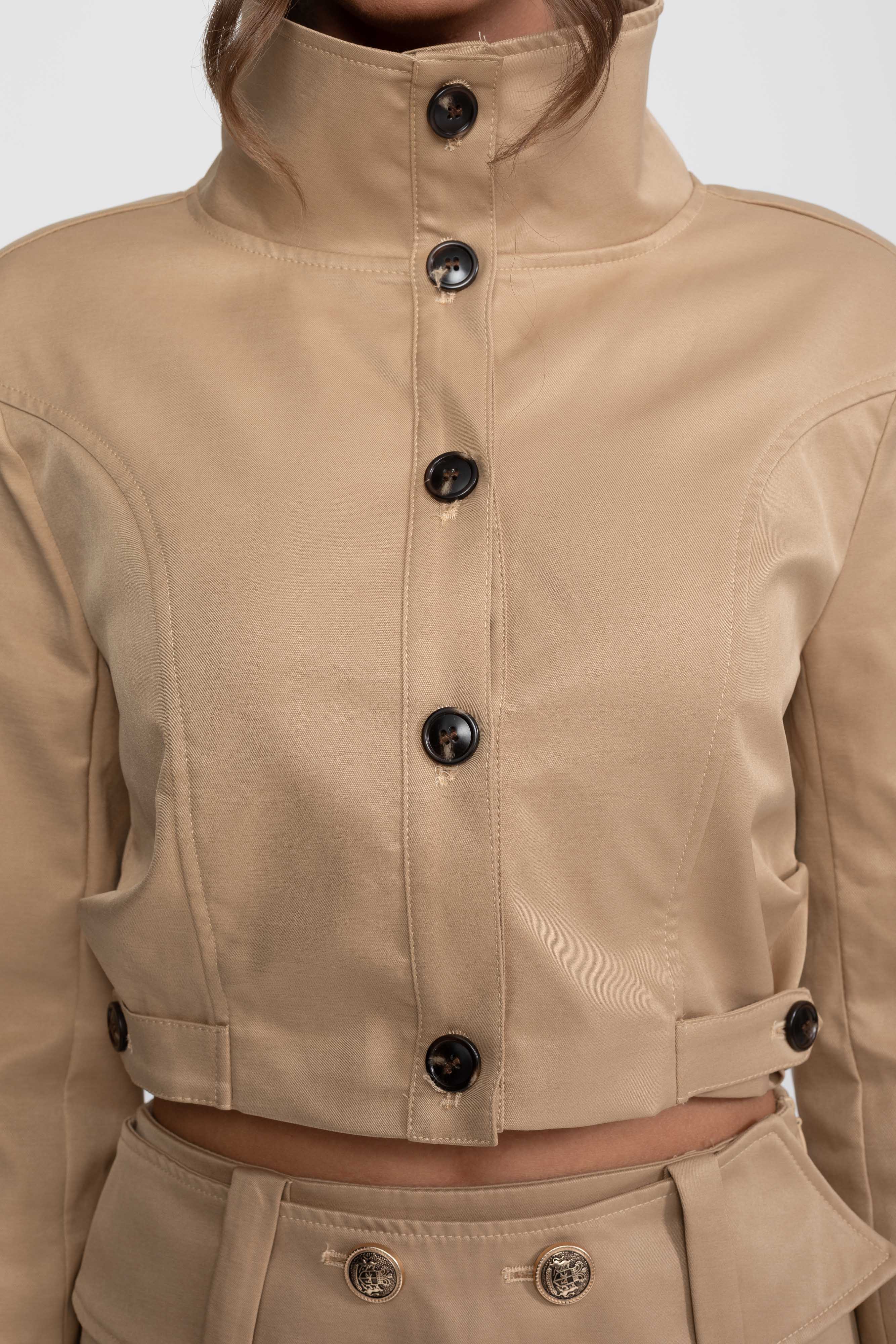 Set coordonat cu jachetă scurtă cu închidere dublă și fustă mini - Khaki