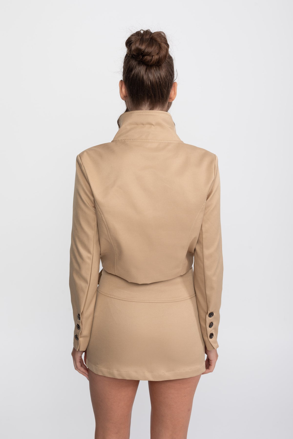 Set coordonat cu jachetă scurtă cu închidere dublă și fustă mini - Khaki