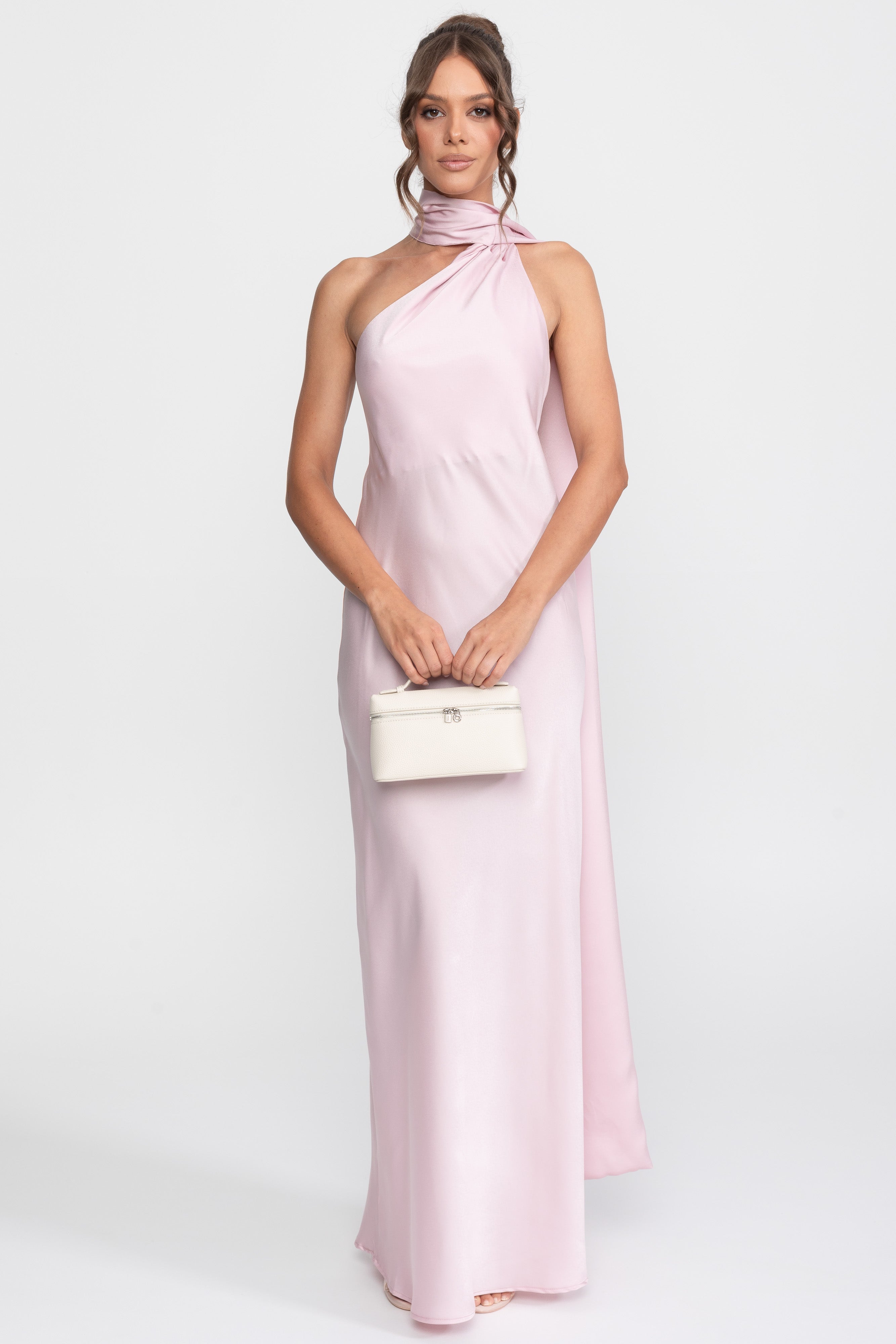 Rochie slip din satin cu decolteu halter răsucit și linie asimetrică a gulerului - Roz