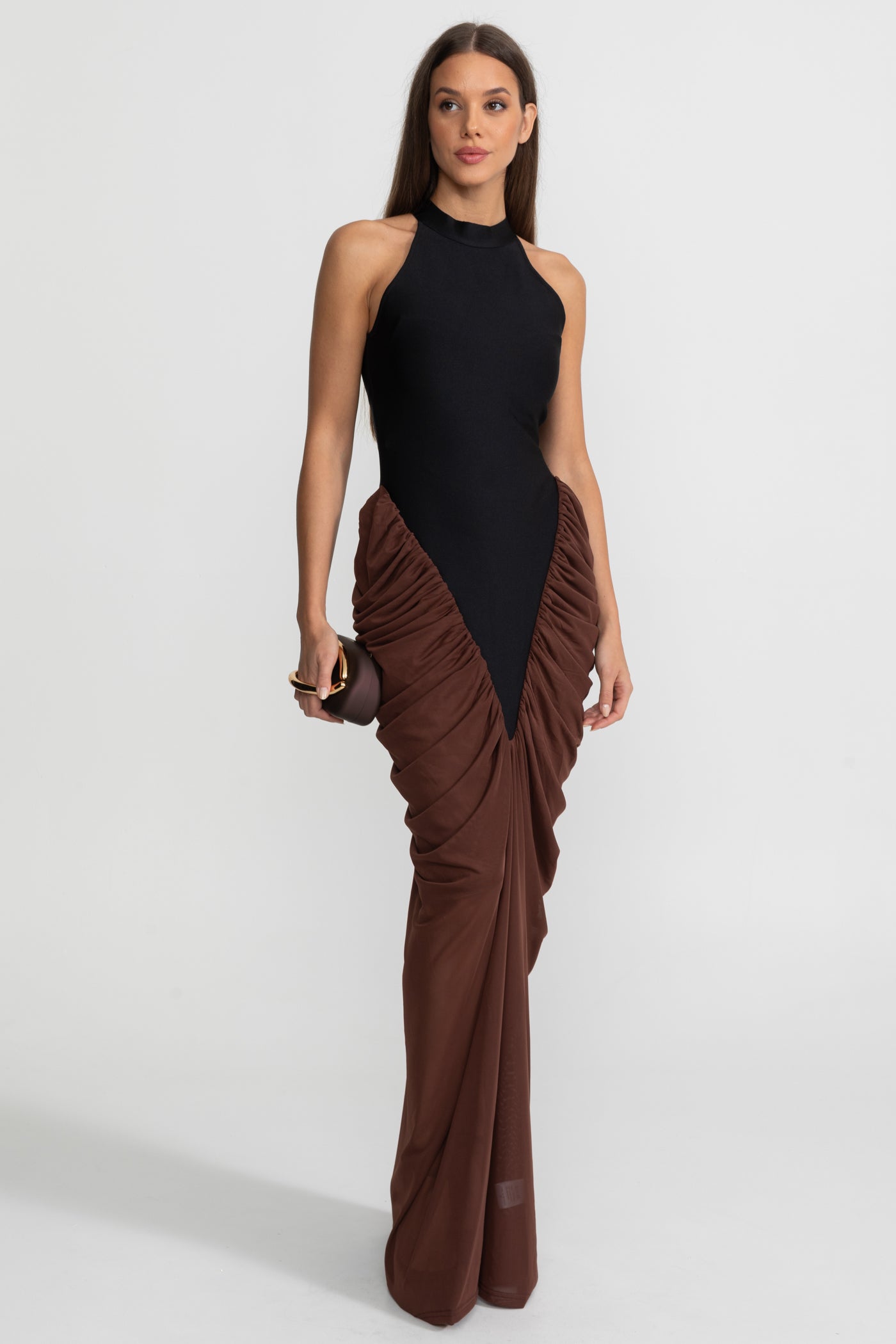 Rochie maxi cu gât halter și panouri contrastante cu pliseuri - Negru/Maro