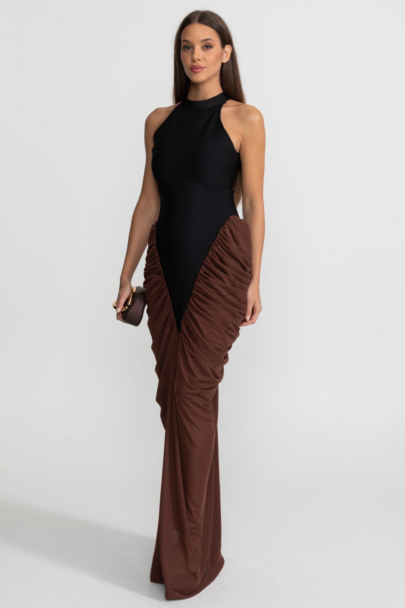 Rochie maxi cu gât halter și panouri contrastante cu pliseuri - Negru/Maro