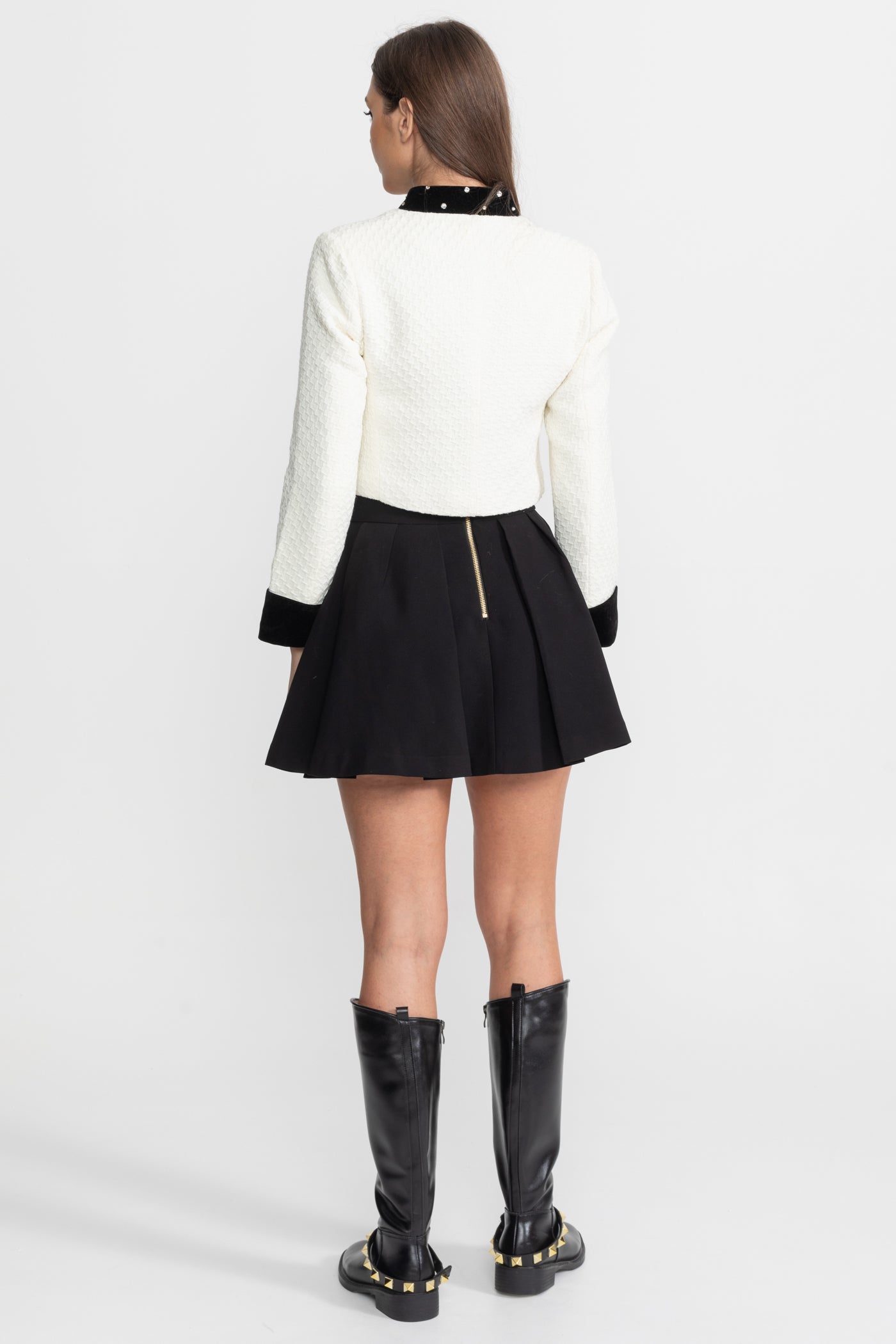 Sacou Cropped Texturat Împodobit cu Aplicație Florală din Cristale – Alb