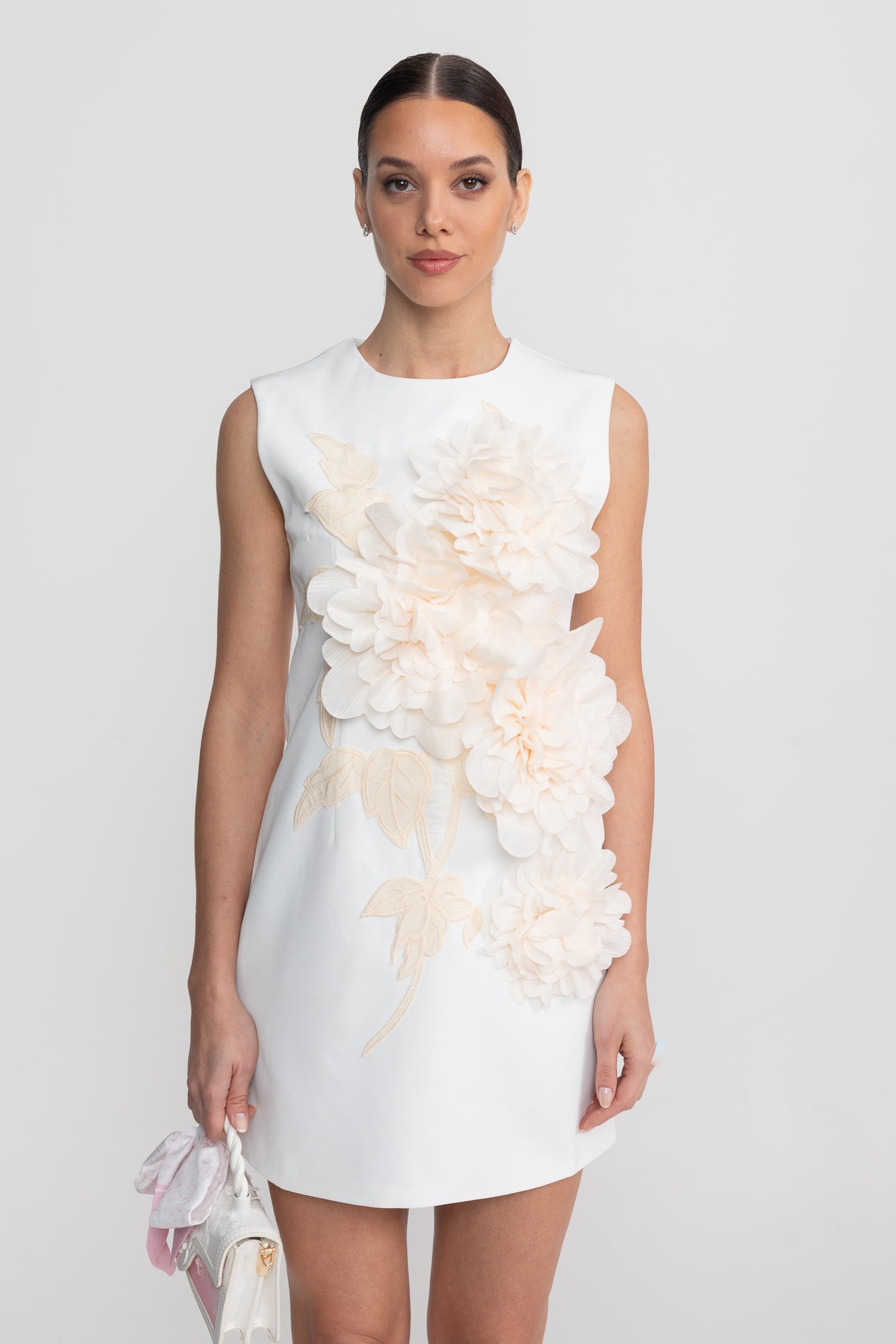 Rochie Mini Fără Mâneci cu Decolteu Rotund și Aplicație Florală 3D - Alb
