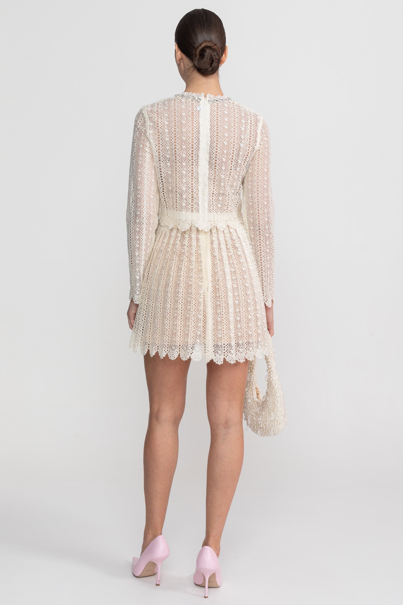 Rochie Mini Din Dantelă Cu Guler Înalt Și Fustă Plisată - Ivoire