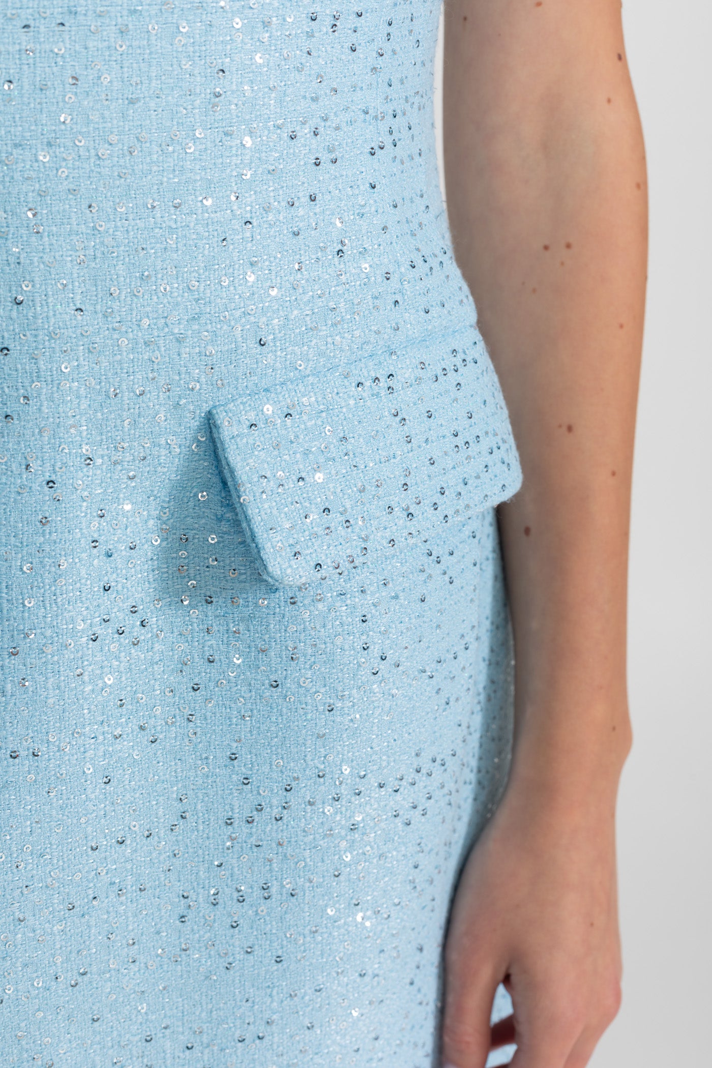 Rochie Mini cu Paiete și Accente de Fundiță cu Cristale - Baby Blue