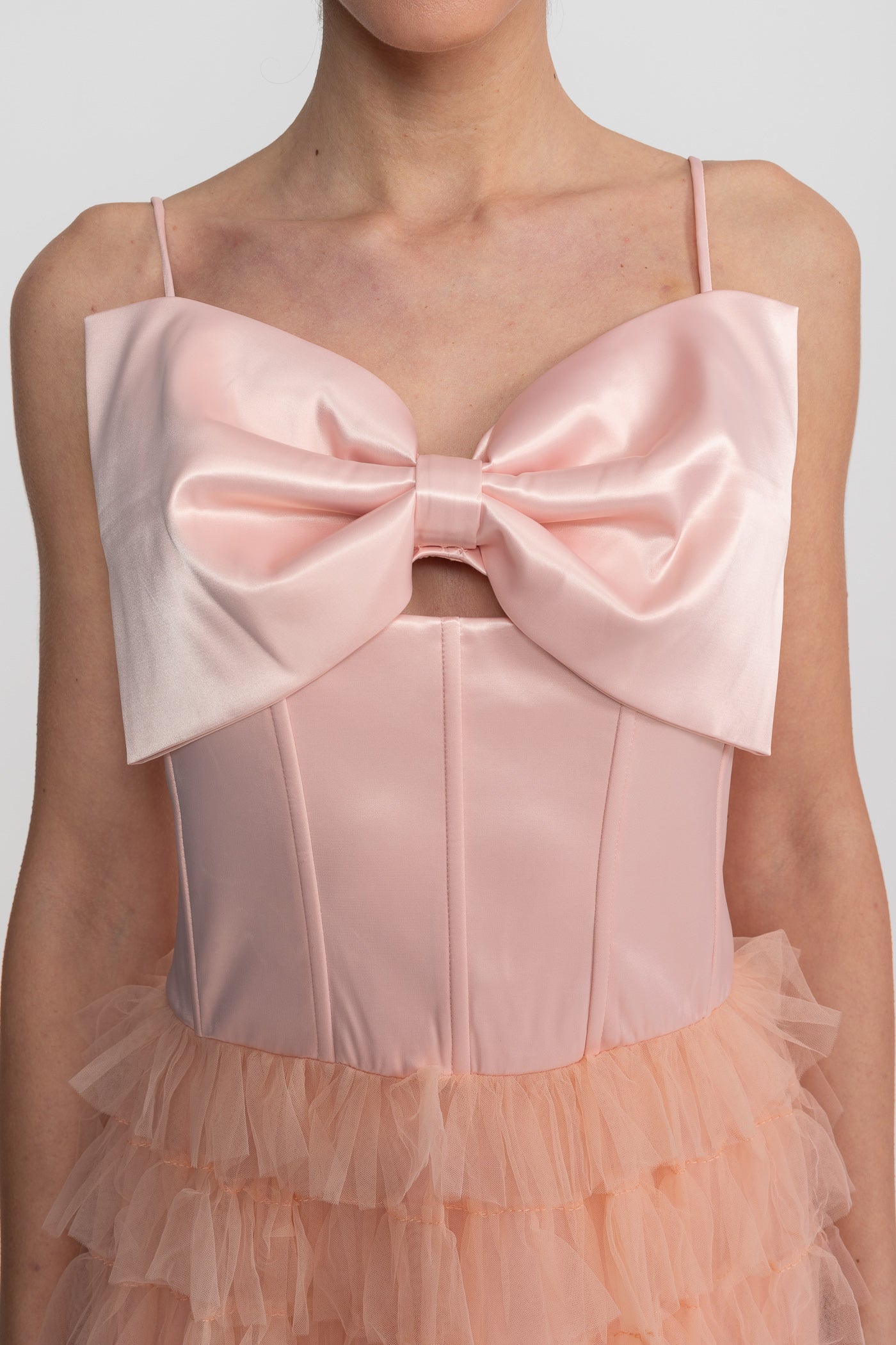 Rochie maxi din satin cu bretele tip fundă și fustă din tulle stratificat - Blush Pink