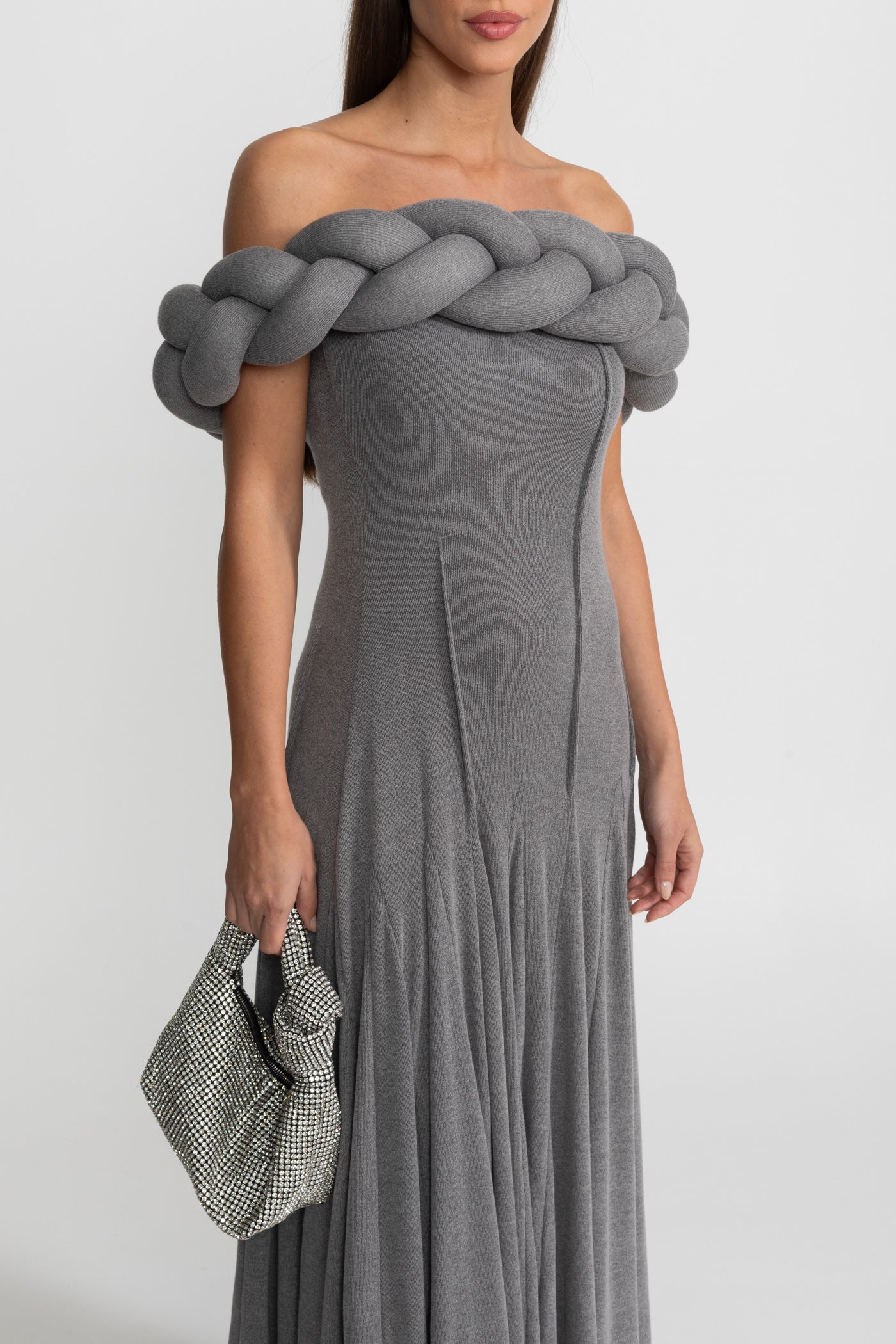 Rochie Maxi cu Decolteu Împletit Off-Shoulder – Gri