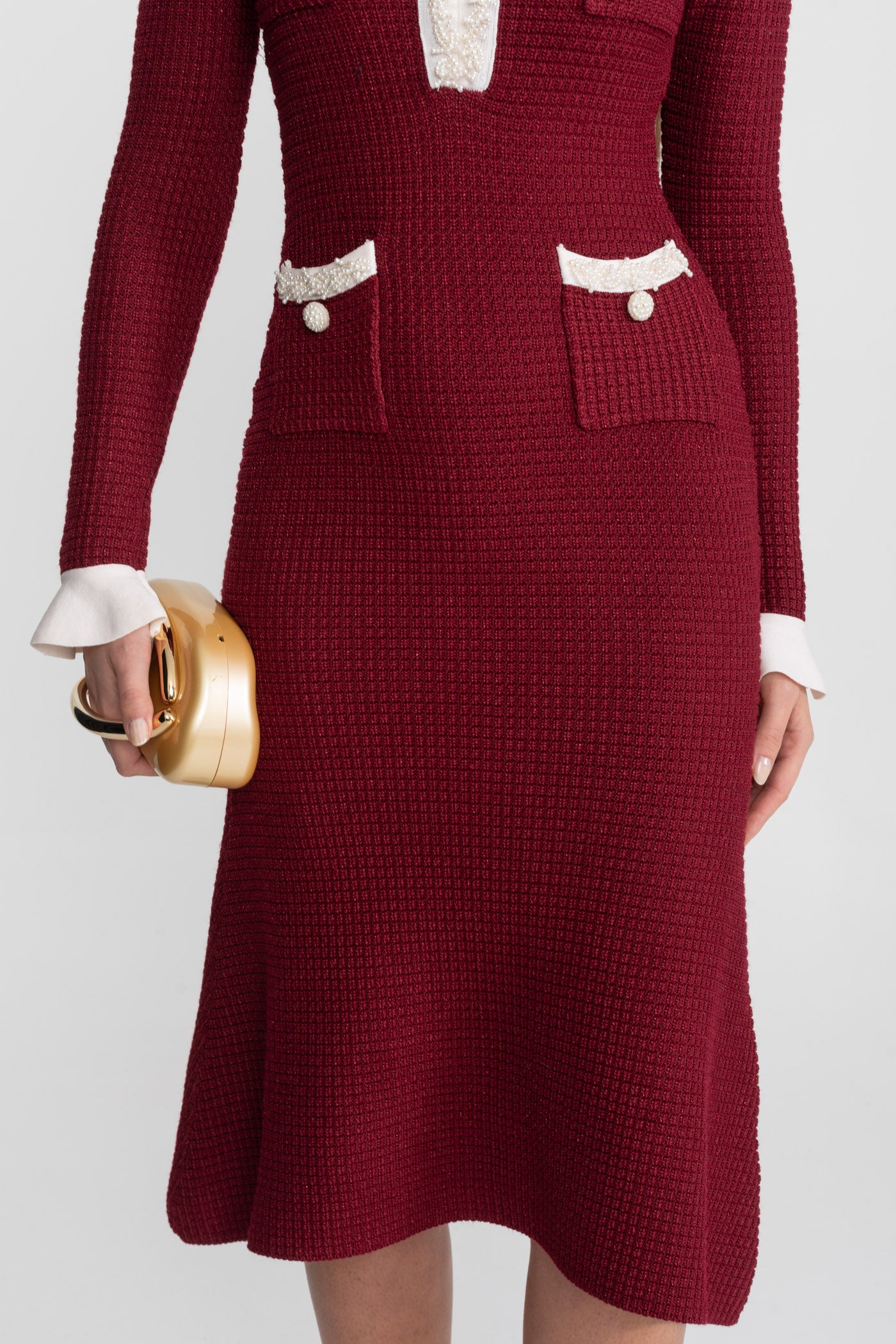 Rochie Midi Texturată cu Margine Brodată Contrastantă – Burgundy