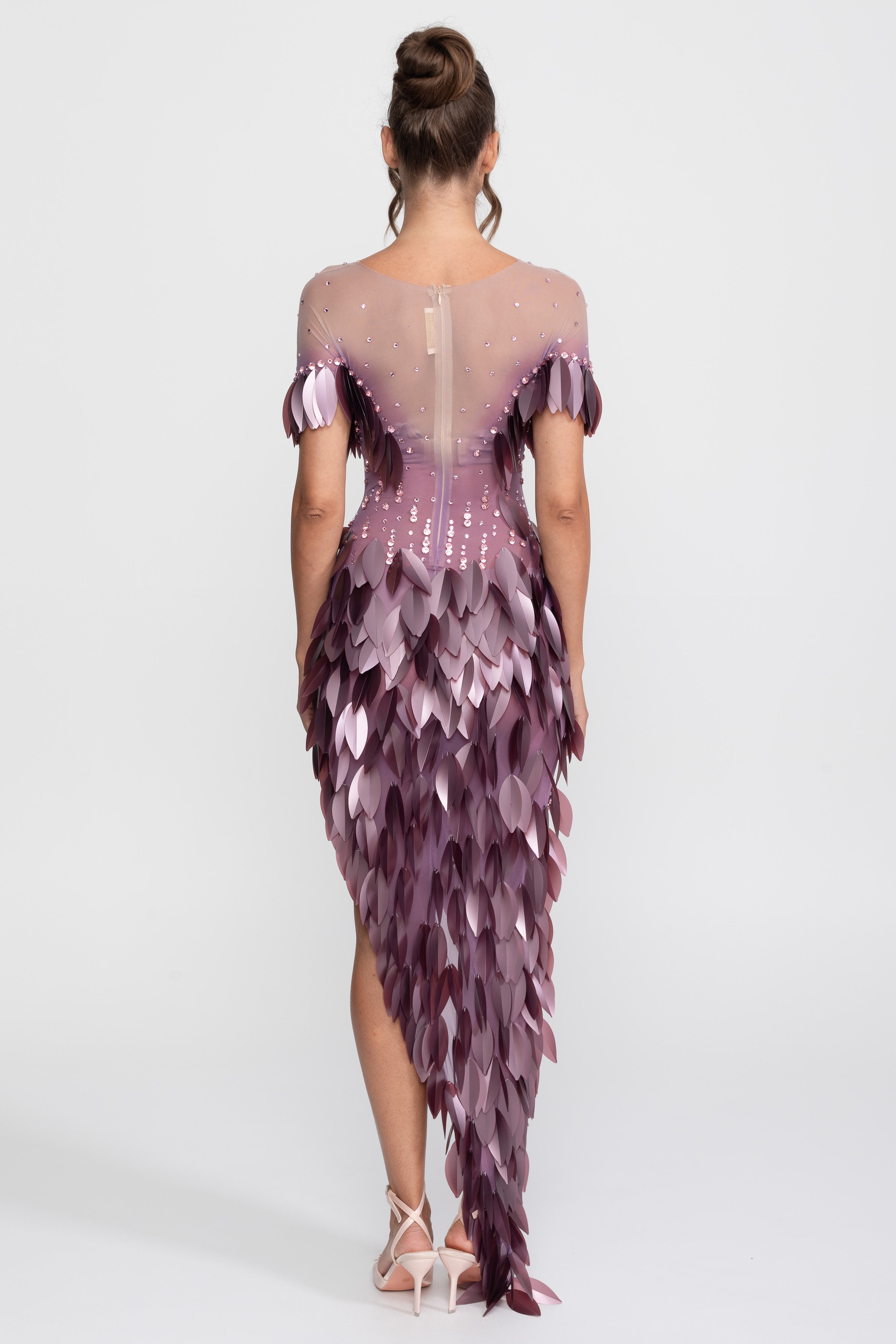 Rochie cu crăpătură, mâneci scurte și aplicații de petale 3D cu mărgele - Purple