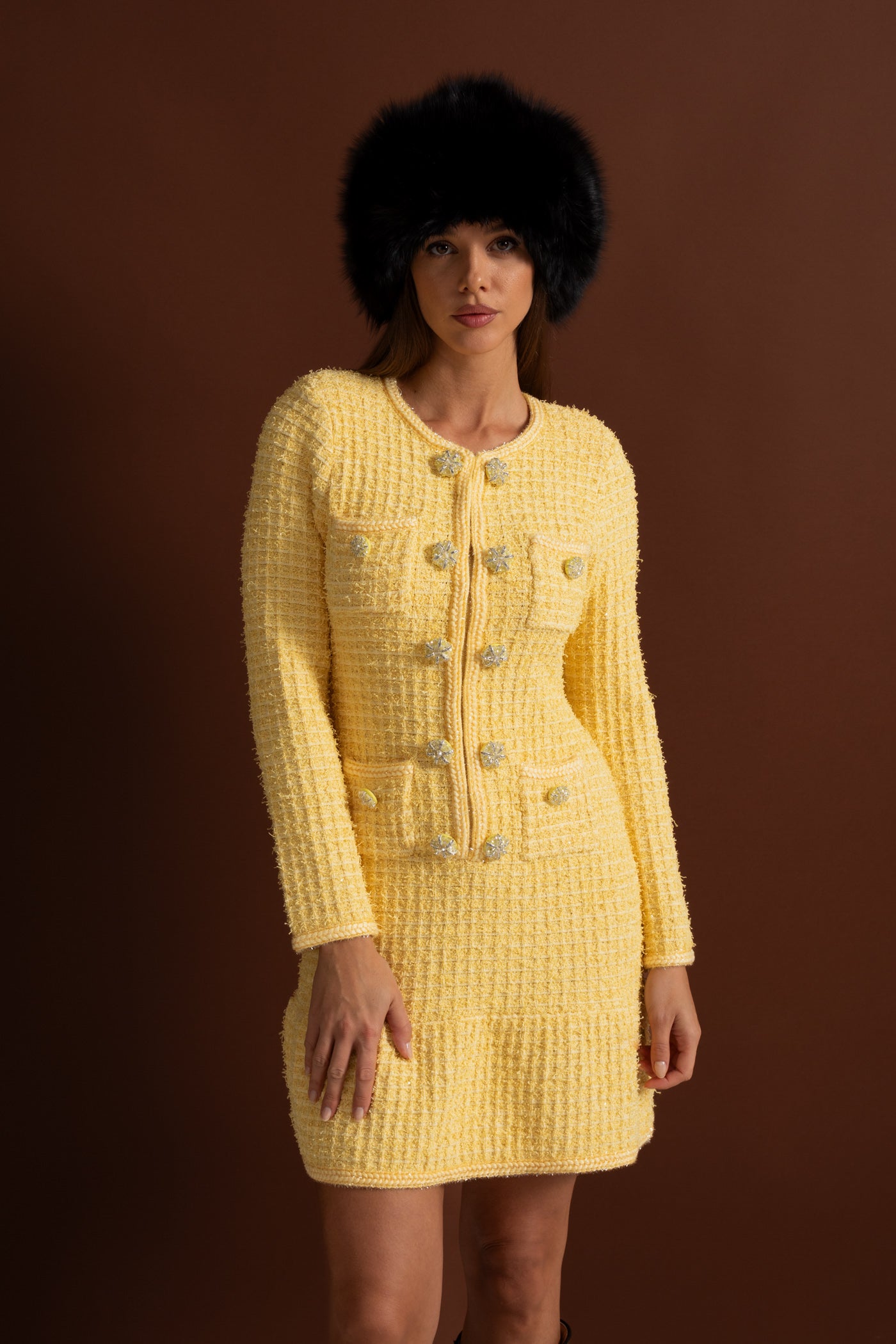 Rochie tricotată cu mâneci lungi, lungime până la genunchi – Galben