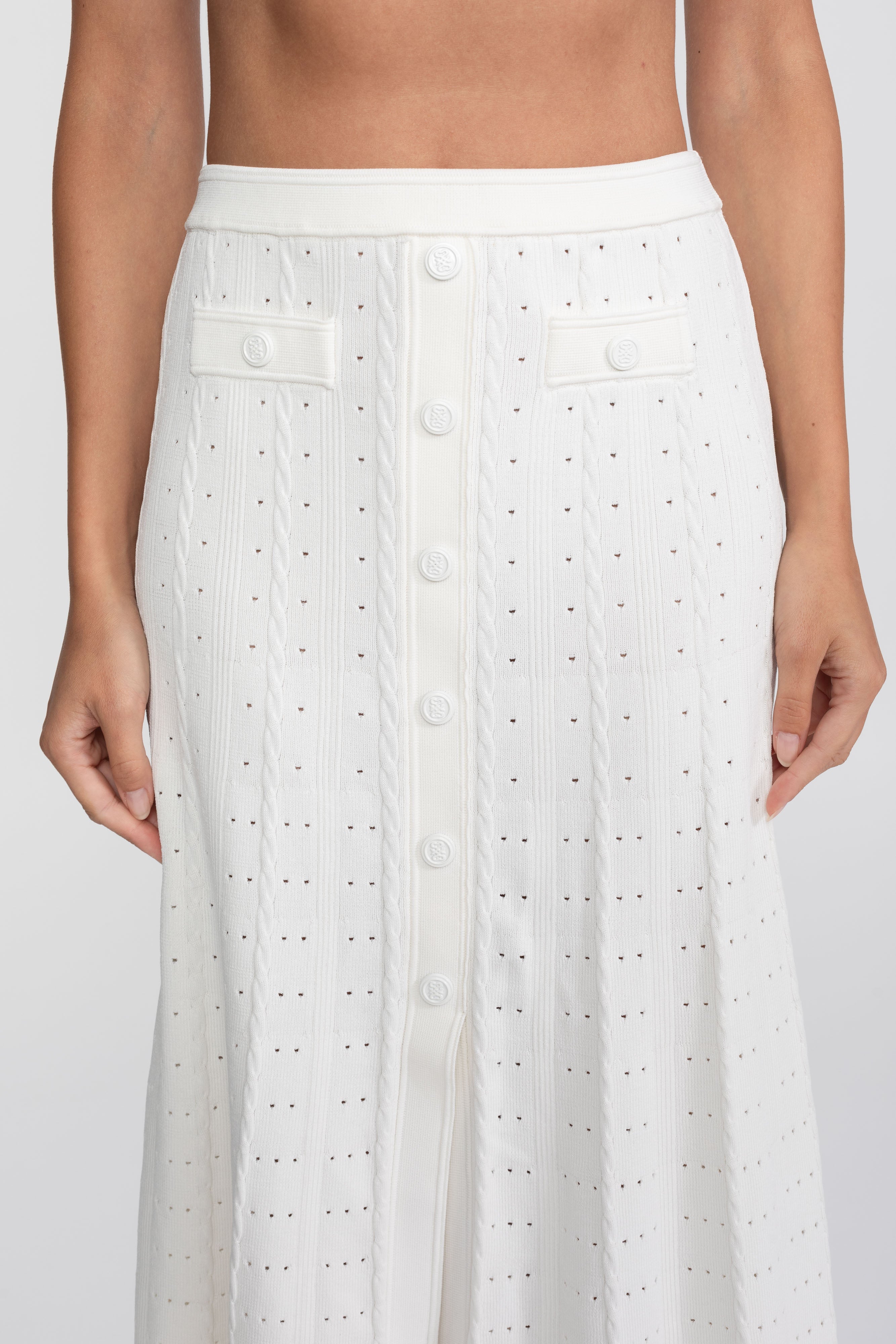 Set Co-Ord din tricot cu textură ribbed, cu cardigan cu închidere frontală cu nasturi și fustă maxi asortată - Alb