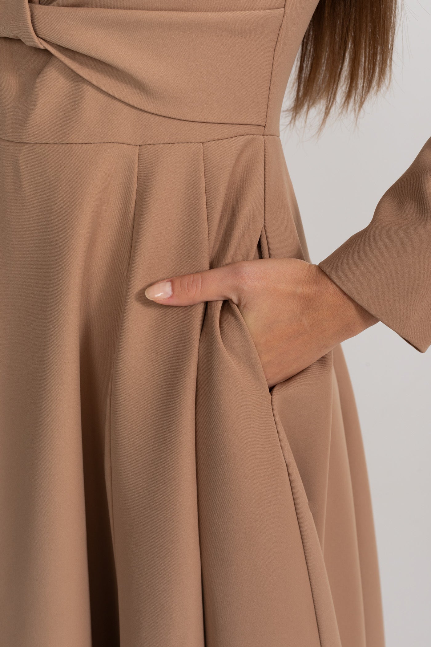 Long Sleeve Dress With Knotted Waist Detail – Camel